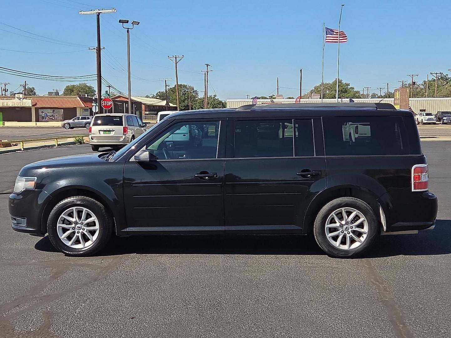 2014 Tuxedo Black Metallic /Charcoal Black - DW Ford Flex SE (2FMGK5B87EB) with an 3.5L V-6 DOHC, variable valve control, regular unleaded, engine with 287HP engine, located at 4711 Ave Q, Lubbock, TX, 79412, (806) 687-2362, 33.551304, -101.855293 - Photo#1