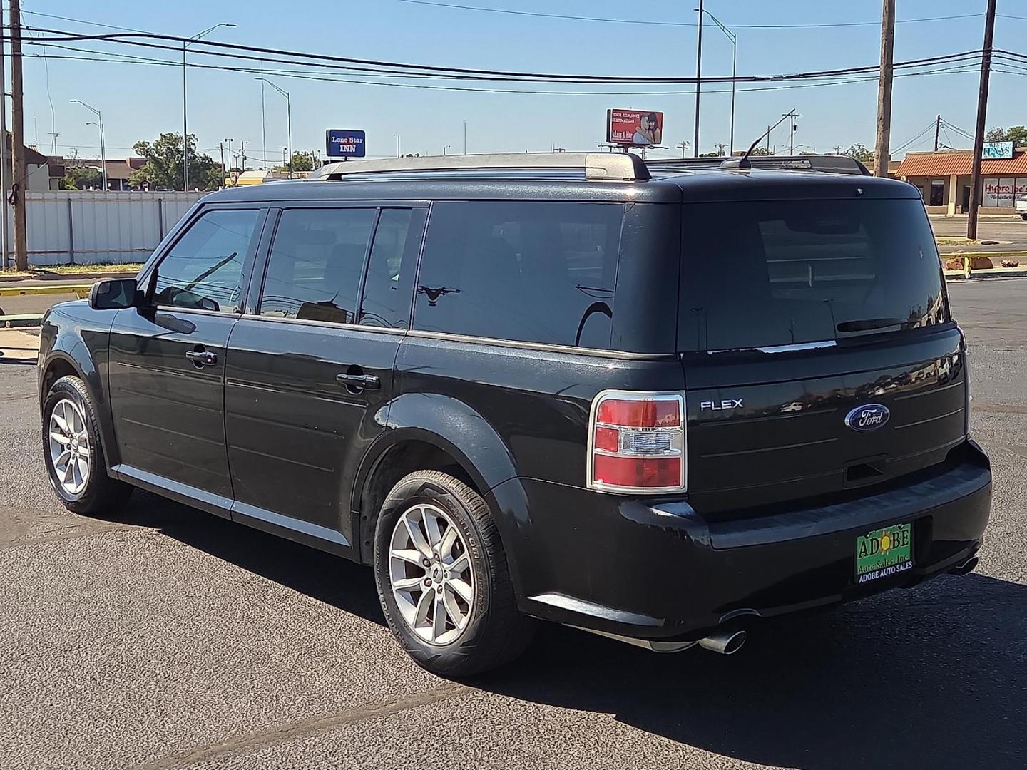 2014 Tuxedo Black Metallic /Charcoal Black - DW Ford Flex SE (2FMGK5B87EB) with an 3.5L V-6 DOHC, variable valve control, regular unleaded, engine with 287HP engine, located at 4711 Ave Q, Lubbock, TX, 79412, (806) 687-2362, 33.551304, -101.855293 - Photo#2
