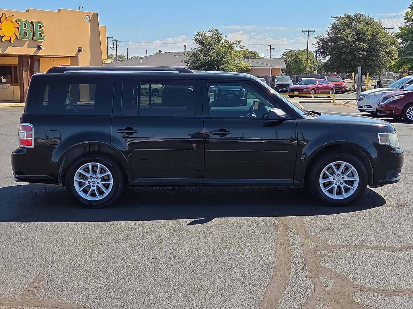 2014 Tuxedo Black Metallic /Charcoal Black - DW Ford Flex SE (2FMGK5B87EB) with an 3.5L V-6 DOHC, variable valve control, regular unleaded, engine with 287HP engine, located at 4711 Ave Q, Lubbock, TX, 79412, (806) 687-2362, 33.551304, -101.855293 - Photo#5
