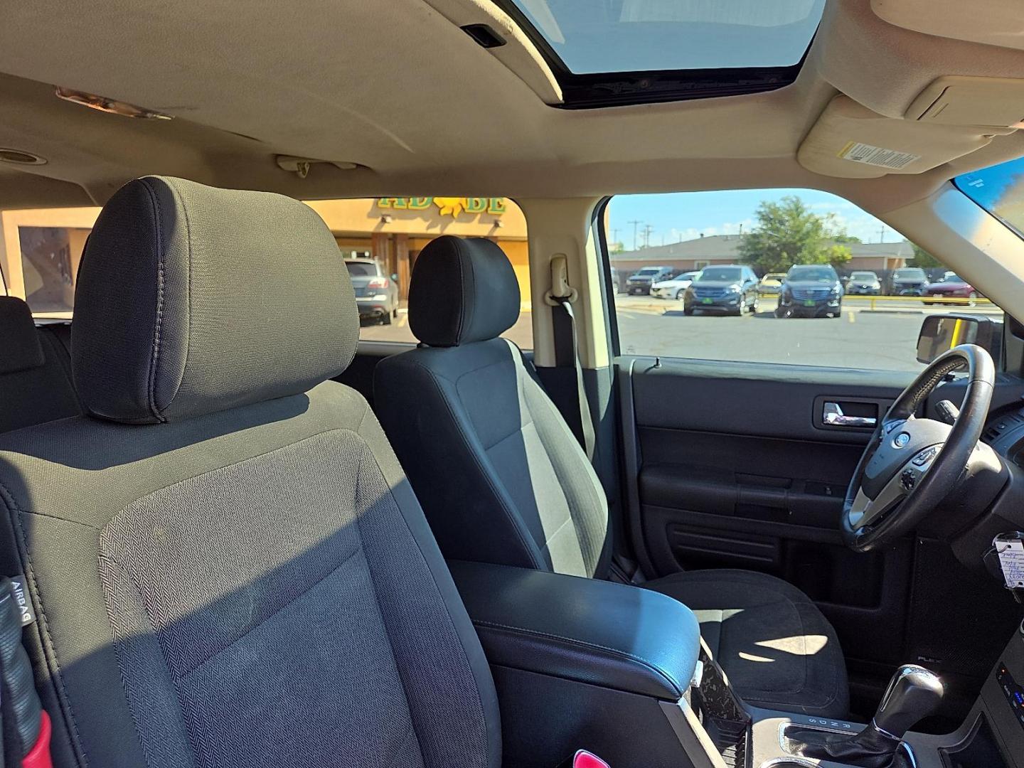 2014 Tuxedo Black Metallic /Charcoal Black - DW Ford Flex SE (2FMGK5B87EB) with an 3.5L V-6 DOHC, variable valve control, regular unleaded, engine with 287HP engine, located at 4711 Ave Q, Lubbock, TX, 79412, (806) 687-2362, 33.551304, -101.855293 - Photo#11