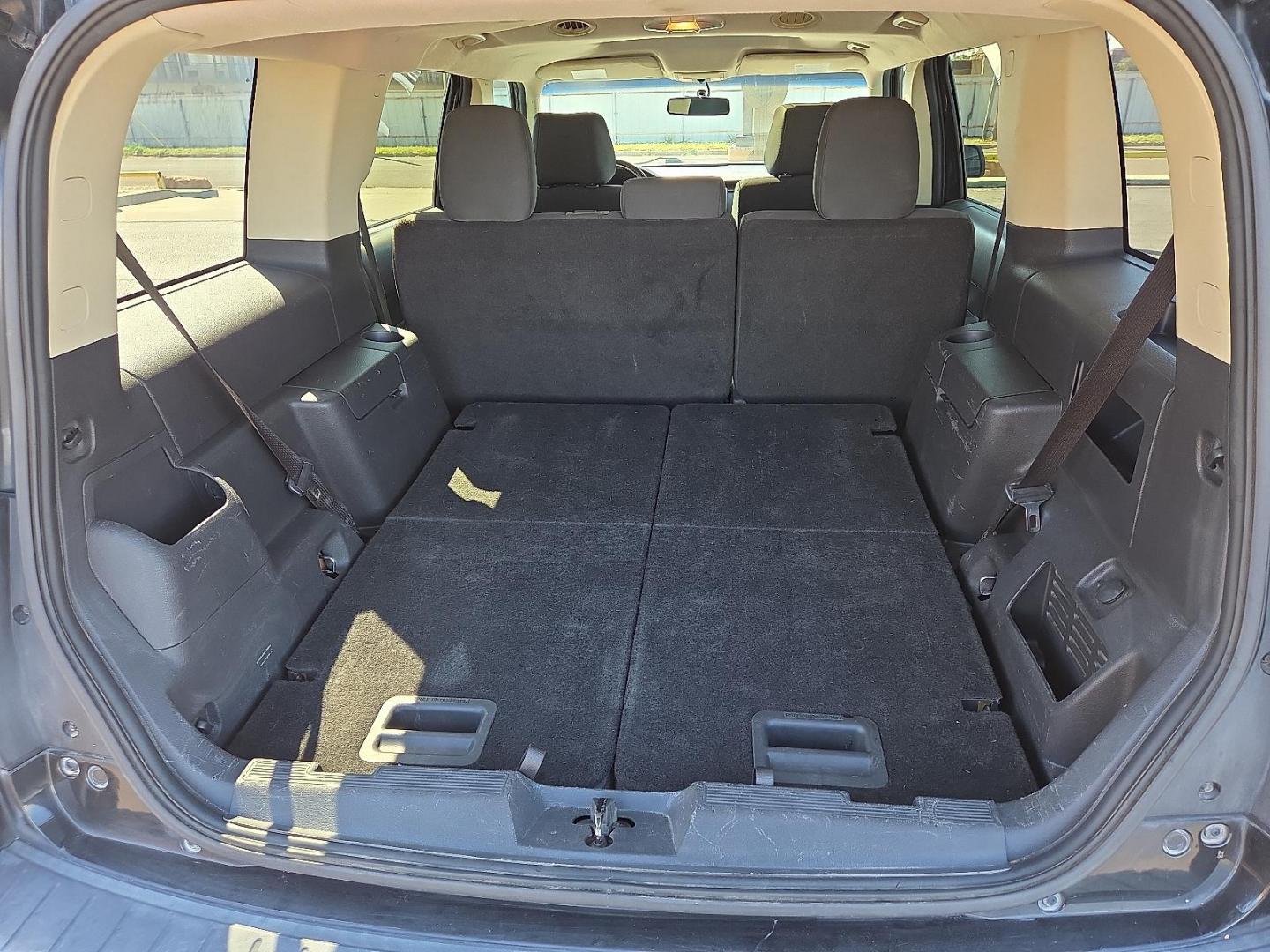 2014 Tuxedo Black Metallic /Charcoal Black - DW Ford Flex SE (2FMGK5B87EB) with an 3.5L V-6 DOHC, variable valve control, regular unleaded, engine with 287HP engine, located at 4711 Ave Q, Lubbock, TX, 79412, (806) 687-2362, 33.551304, -101.855293 - Photo#14