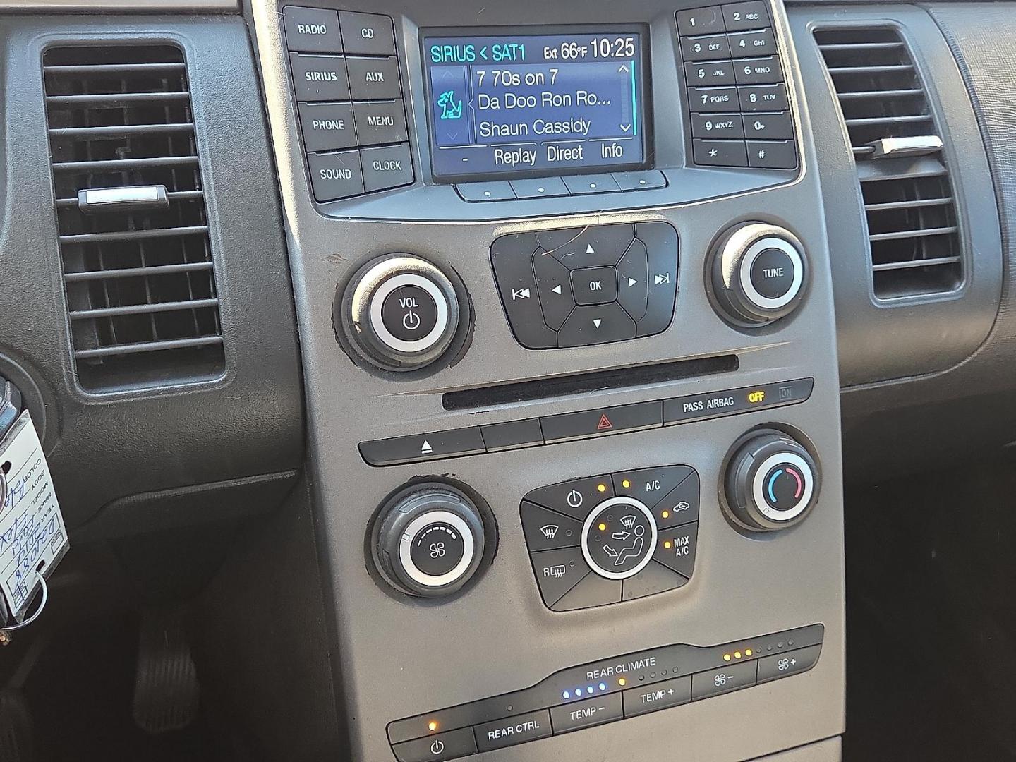 2014 Tuxedo Black Metallic /Charcoal Black - DW Ford Flex SE (2FMGK5B87EB) with an 3.5L V-6 DOHC, variable valve control, regular unleaded, engine with 287HP engine, located at 4711 Ave Q, Lubbock, TX, 79412, (806) 687-2362, 33.551304, -101.855293 - Photo#26
