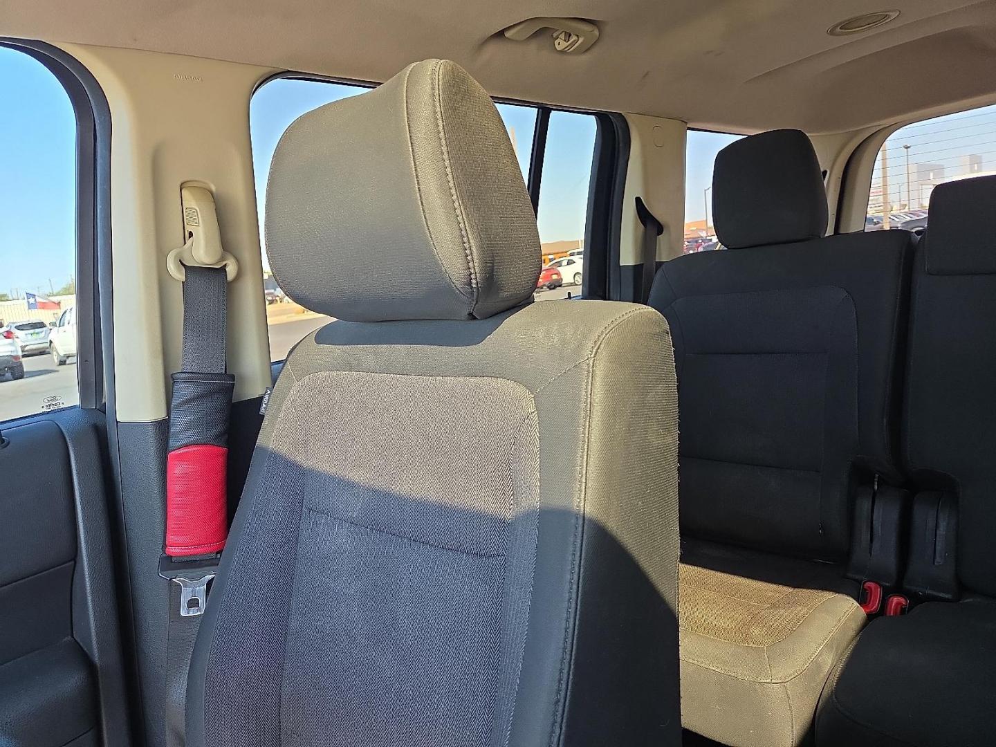 2014 Tuxedo Black Metallic /Charcoal Black - DW Ford Flex SE (2FMGK5B87EB) with an 3.5L V-6 DOHC, variable valve control, regular unleaded, engine with 287HP engine, located at 4711 Ave Q, Lubbock, TX, 79412, (806) 687-2362, 33.551304, -101.855293 - Photo#27