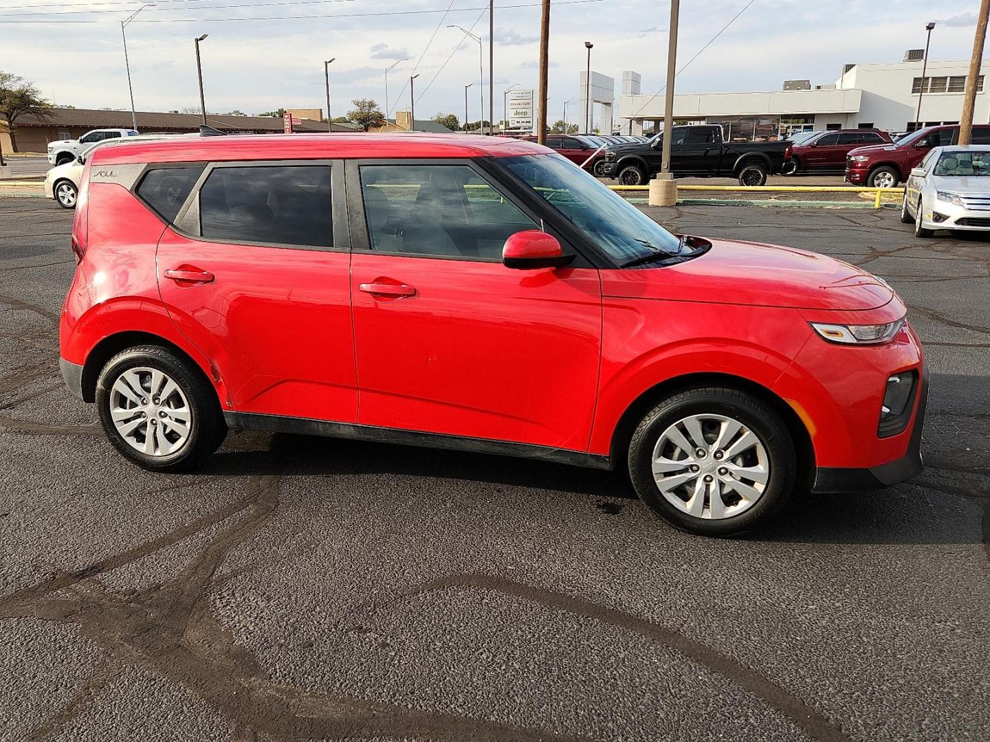 2020 Red Kia Soul LX (KNDJ23AUXL7) with an 2L I-4 DOHC, D-CVVT variable valve control, regular unleaded, engine with 147HP engine, located at 4711 Ave Q, Lubbock, TX, 79412, (806) 687-2362, 33.551304, -101.855293 - Photo#4