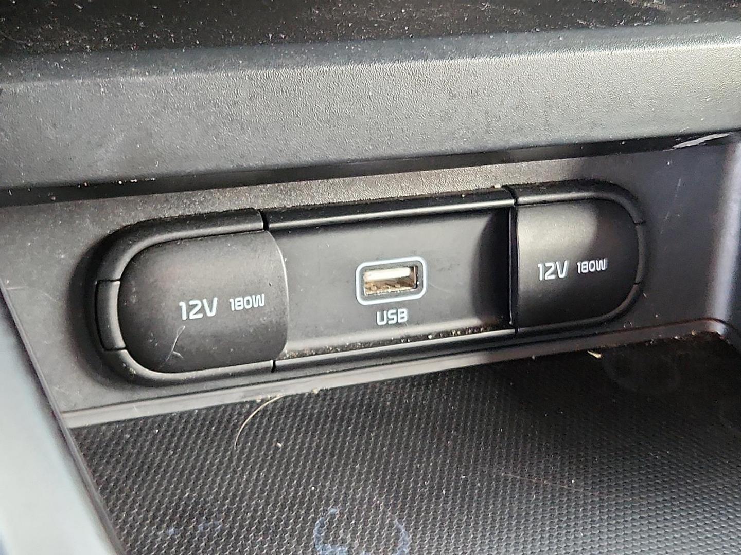 2020 Red Kia Soul LX (KNDJ23AUXL7) with an 2L I-4 DOHC, D-CVVT variable valve control, regular unleaded, engine with 147HP engine, located at 4711 Ave Q, Lubbock, TX, 79412, (806) 687-2362, 33.551304, -101.855293 - Photo#18
