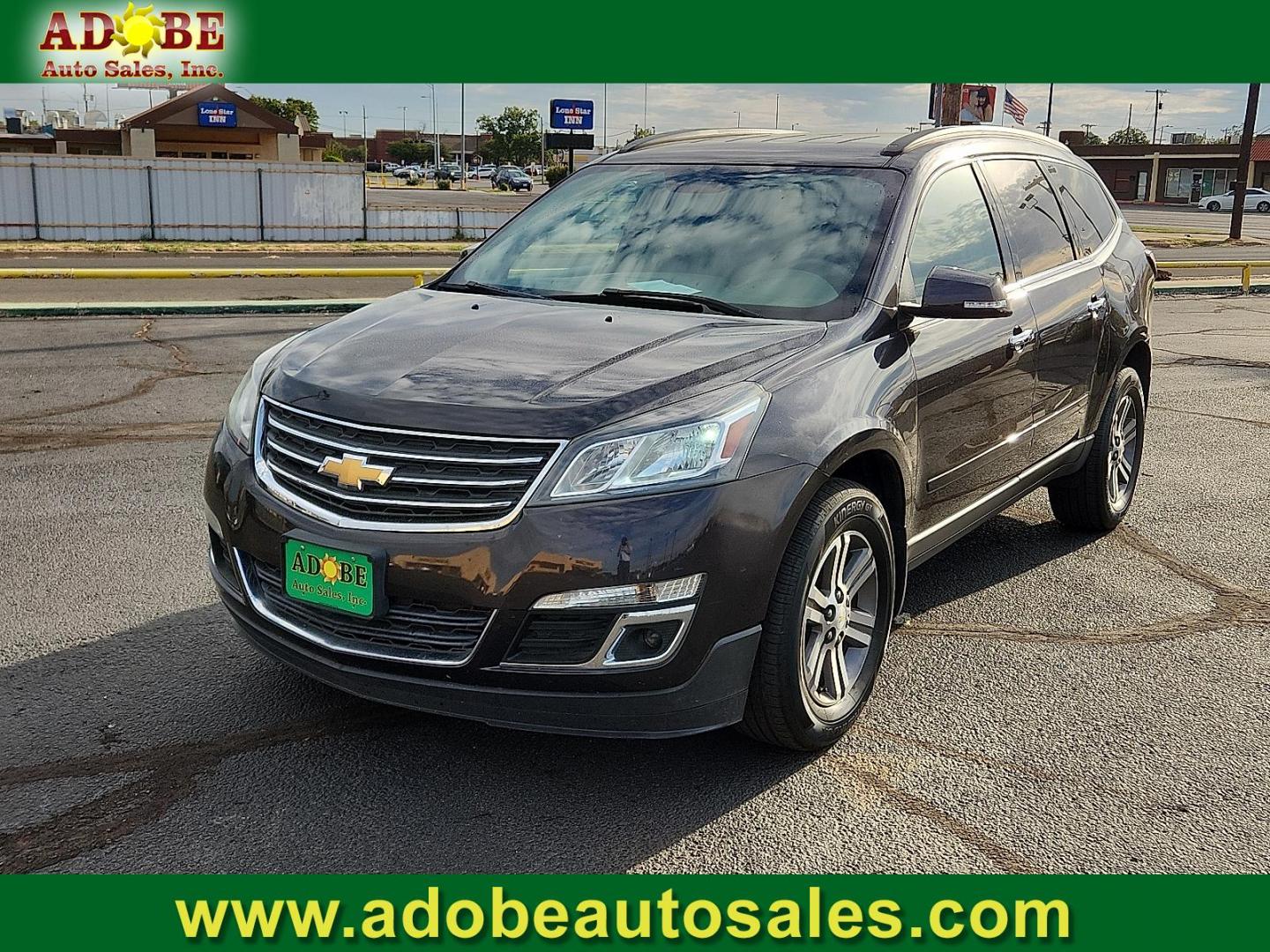 2016 GRAY Chevrolet Traverse 2LT (1GNKVHKD2GJ) with an 3.6L V-6 gasoline direct injection, DOHC, variable valve control, regular unleaded, engine with 281HP engine, located at 4711 Ave Q, Lubbock, TX, 79412, (806) 687-2362, 33.551304, -101.855293 - Photo#0