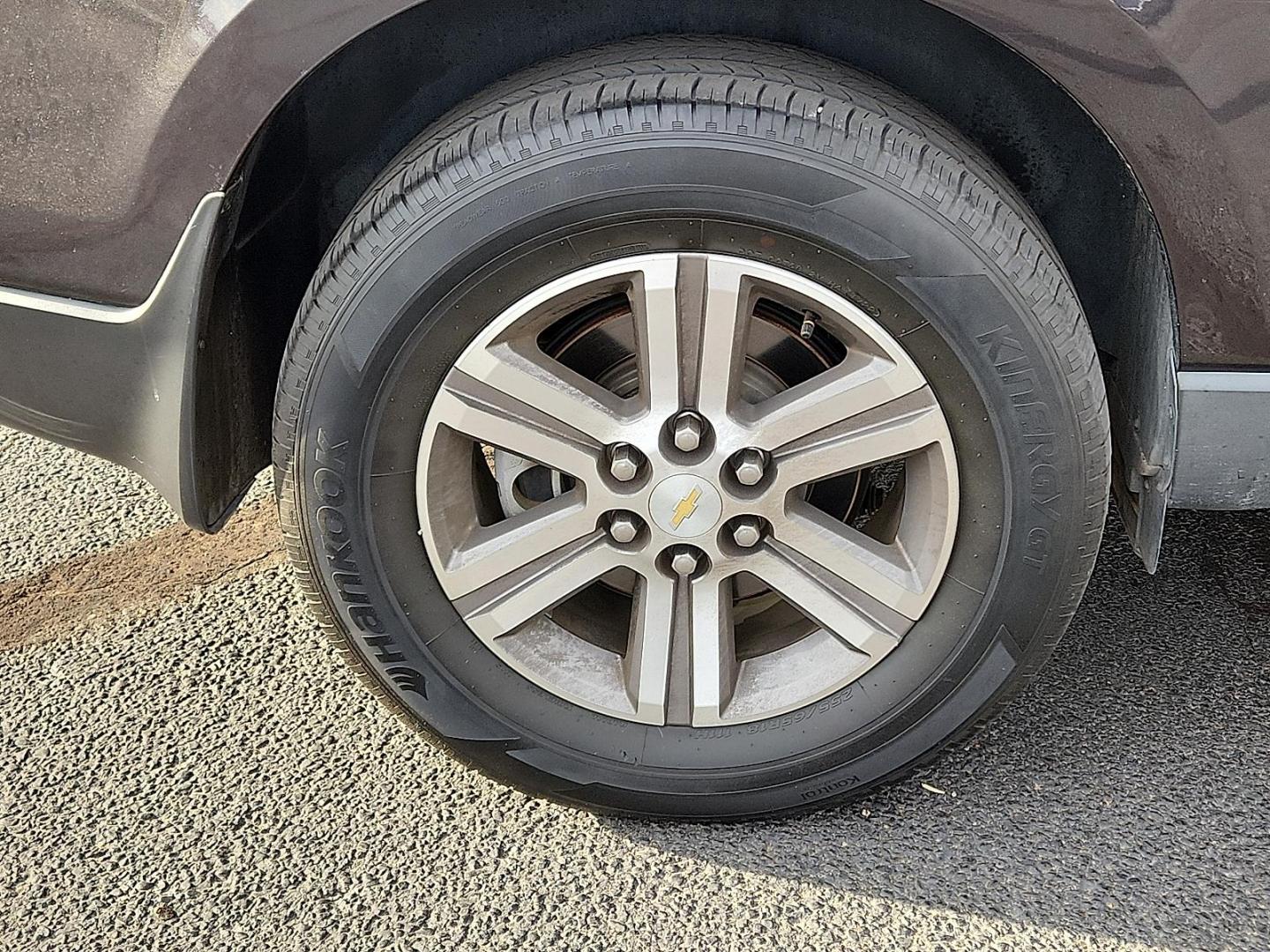 2016 GRAY Chevrolet Traverse 2LT (1GNKVHKD2GJ) with an 3.6L V-6 gasoline direct injection, DOHC, variable valve control, regular unleaded, engine with 281HP engine, located at 4711 Ave Q, Lubbock, TX, 79412, (806) 687-2362, 33.551304, -101.855293 - Photo#6