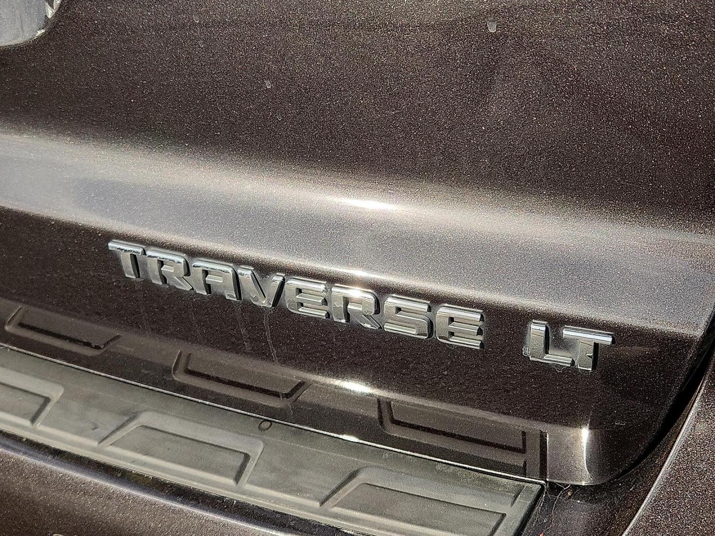 2016 GRAY Chevrolet Traverse 2LT (1GNKVHKD2GJ) with an 3.6L V-6 gasoline direct injection, DOHC, variable valve control, regular unleaded, engine with 281HP engine, located at 4711 Ave Q, Lubbock, TX, 79412, (806) 687-2362, 33.551304, -101.855293 - Photo#7