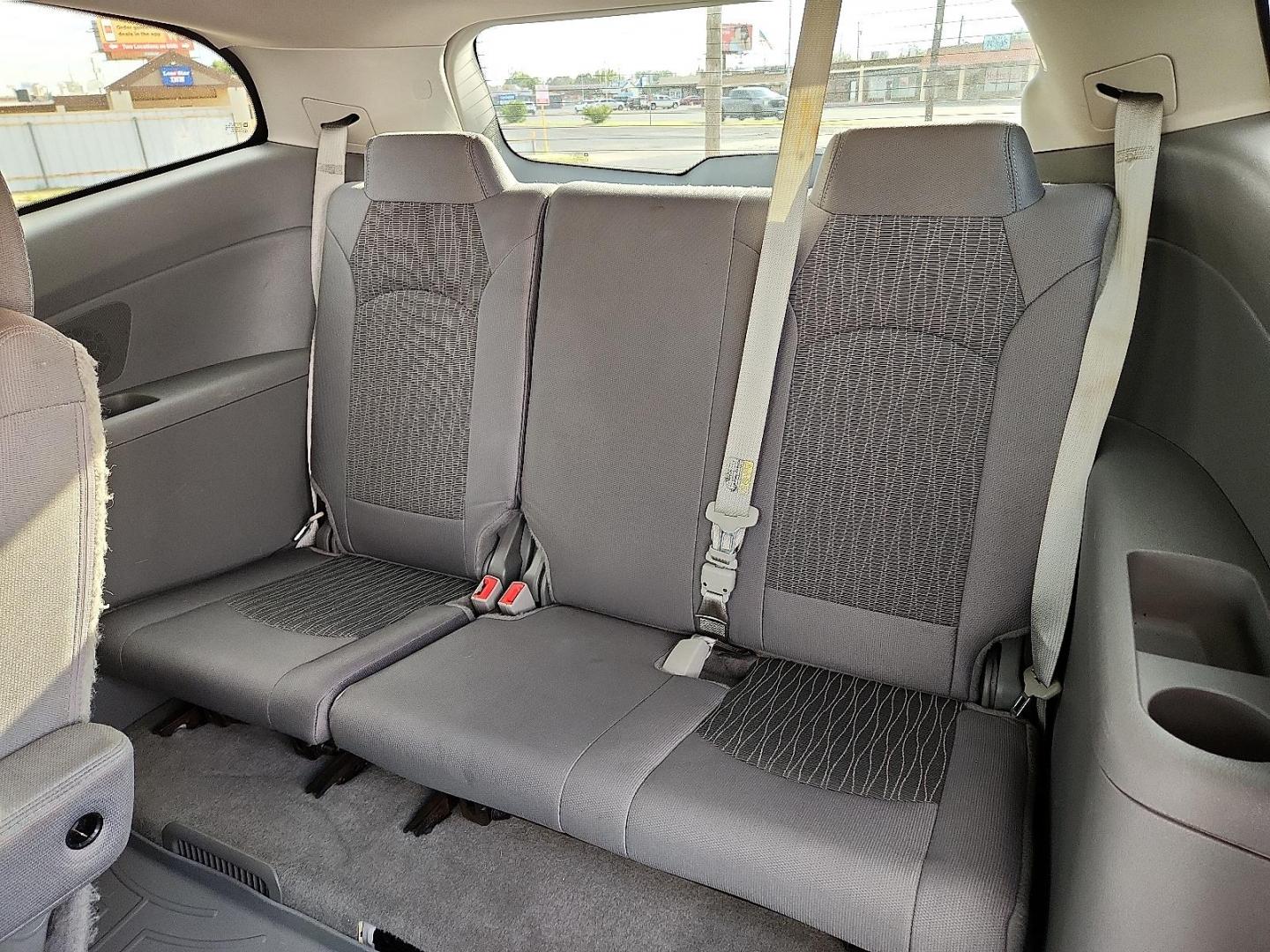 2016 GRAY Chevrolet Traverse 2LT (1GNKVHKD2GJ) with an 3.6L V-6 gasoline direct injection, DOHC, variable valve control, regular unleaded, engine with 281HP engine, located at 4711 Ave Q, Lubbock, TX, 79412, (806) 687-2362, 33.551304, -101.855293 - Photo#11