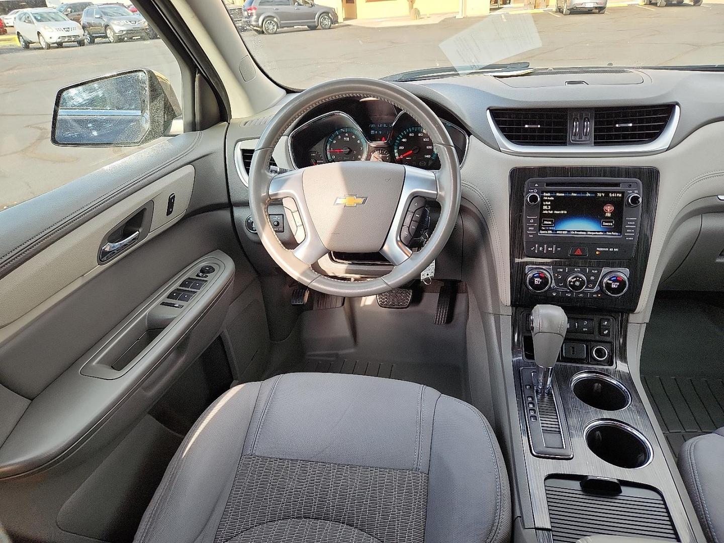 2016 GRAY Chevrolet Traverse 2LT (1GNKVHKD2GJ) with an 3.6L V-6 gasoline direct injection, DOHC, variable valve control, regular unleaded, engine with 281HP engine, located at 4711 Ave Q, Lubbock, TX, 79412, (806) 687-2362, 33.551304, -101.855293 - Photo#13