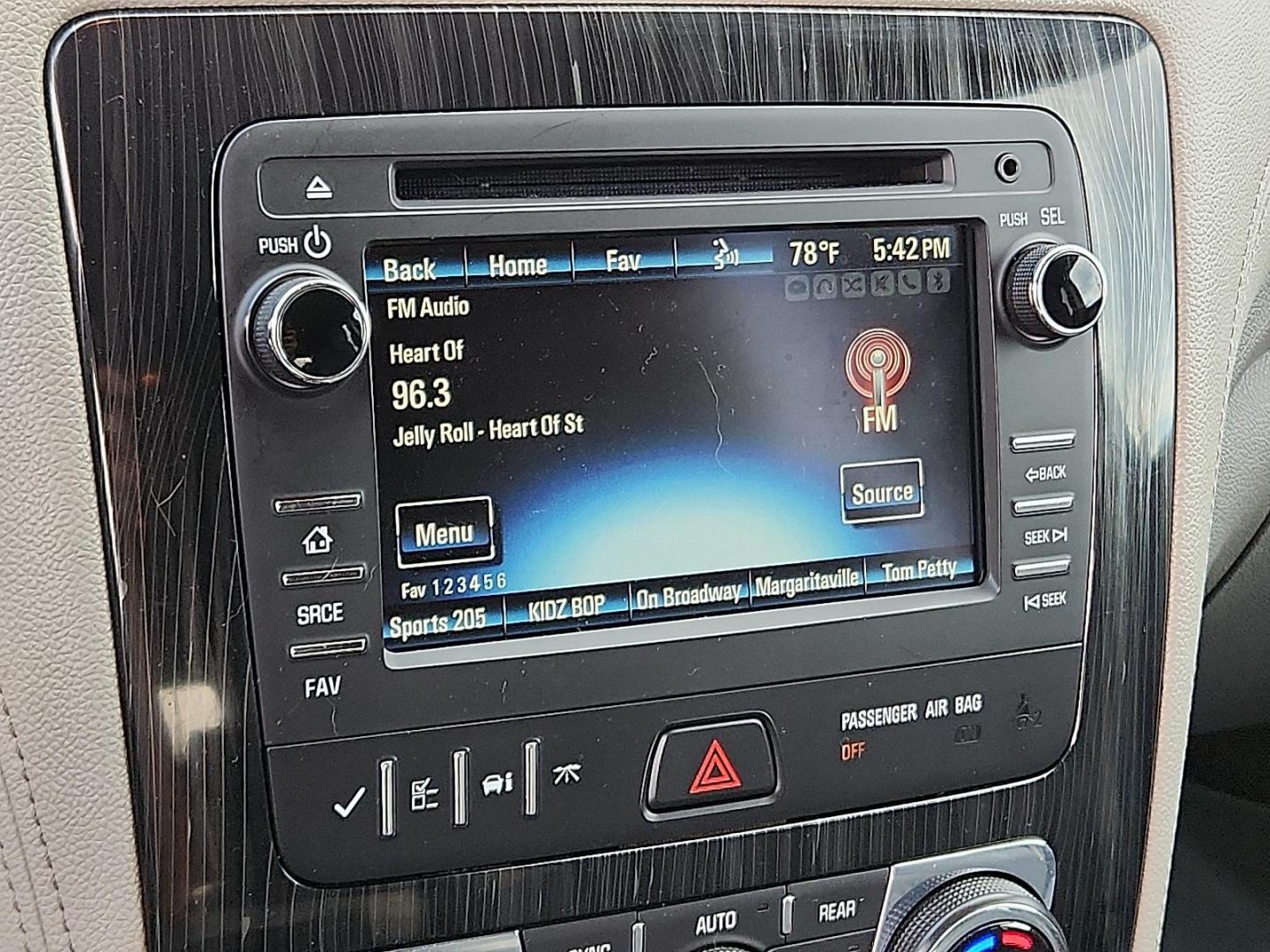 2016 GRAY Chevrolet Traverse 2LT (1GNKVHKD2GJ) with an 3.6L V-6 gasoline direct injection, DOHC, variable valve control, regular unleaded, engine with 281HP engine, located at 4711 Ave Q, Lubbock, TX, 79412, (806) 687-2362, 33.551304, -101.855293 - Photo#21