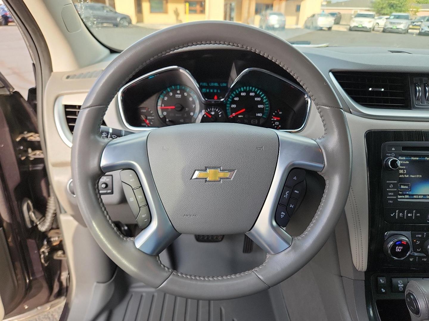 2016 GRAY Chevrolet Traverse 2LT (1GNKVHKD2GJ) with an 3.6L V-6 gasoline direct injection, DOHC, variable valve control, regular unleaded, engine with 281HP engine, located at 4711 Ave Q, Lubbock, TX, 79412, (806) 687-2362, 33.551304, -101.855293 - Photo#24
