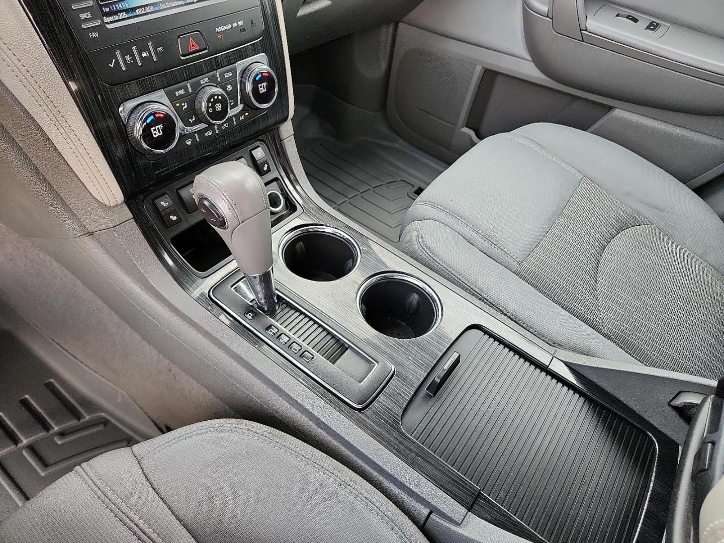 2016 GRAY Chevrolet Traverse 2LT (1GNKVHKD2GJ) with an 3.6L V-6 gasoline direct injection, DOHC, variable valve control, regular unleaded, engine with 281HP engine, located at 4711 Ave Q, Lubbock, TX, 79412, (806) 687-2362, 33.551304, -101.855293 - Photo#25