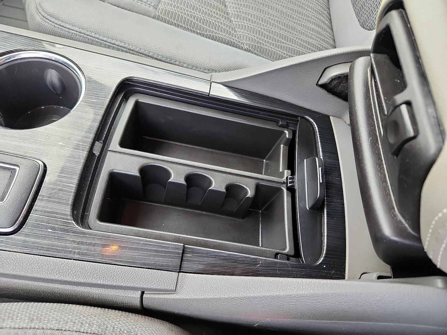 2016 GRAY Chevrolet Traverse 2LT (1GNKVHKD2GJ) with an 3.6L V-6 gasoline direct injection, DOHC, variable valve control, regular unleaded, engine with 281HP engine, located at 4711 Ave Q, Lubbock, TX, 79412, (806) 687-2362, 33.551304, -101.855293 - Photo#26