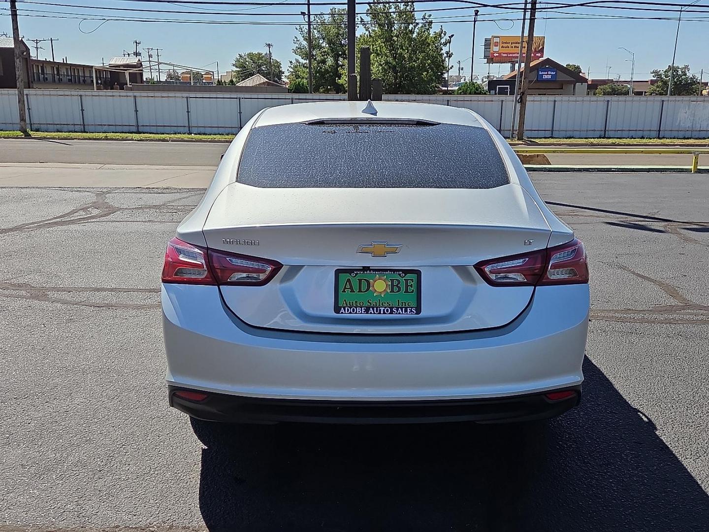 2021 Silver Ice Metallic - GAN /Jet Black - H1T Chevrolet Malibu FWD LT (1G1ZD5ST1MF) with an ECOTEC 1.5L I-4 gasoline direct injection, DOHC, VVT variable valve control, intercooled turbo, regular unleaded, engine with 160HP engine, located at 4711 Ave Q, Lubbock, TX, 79412, (806) 687-2362, 33.551304, -101.855293 - Photo#3