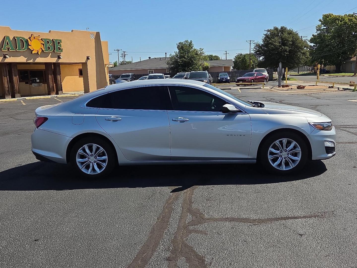 2021 Silver Ice Metallic - GAN /Jet Black - H1T Chevrolet Malibu FWD LT (1G1ZD5ST1MF) with an ECOTEC 1.5L I-4 gasoline direct injection, DOHC, VVT variable valve control, intercooled turbo, regular unleaded, engine with 160HP engine, located at 4711 Ave Q, Lubbock, TX, 79412, (806) 687-2362, 33.551304, -101.855293 - Photo#5