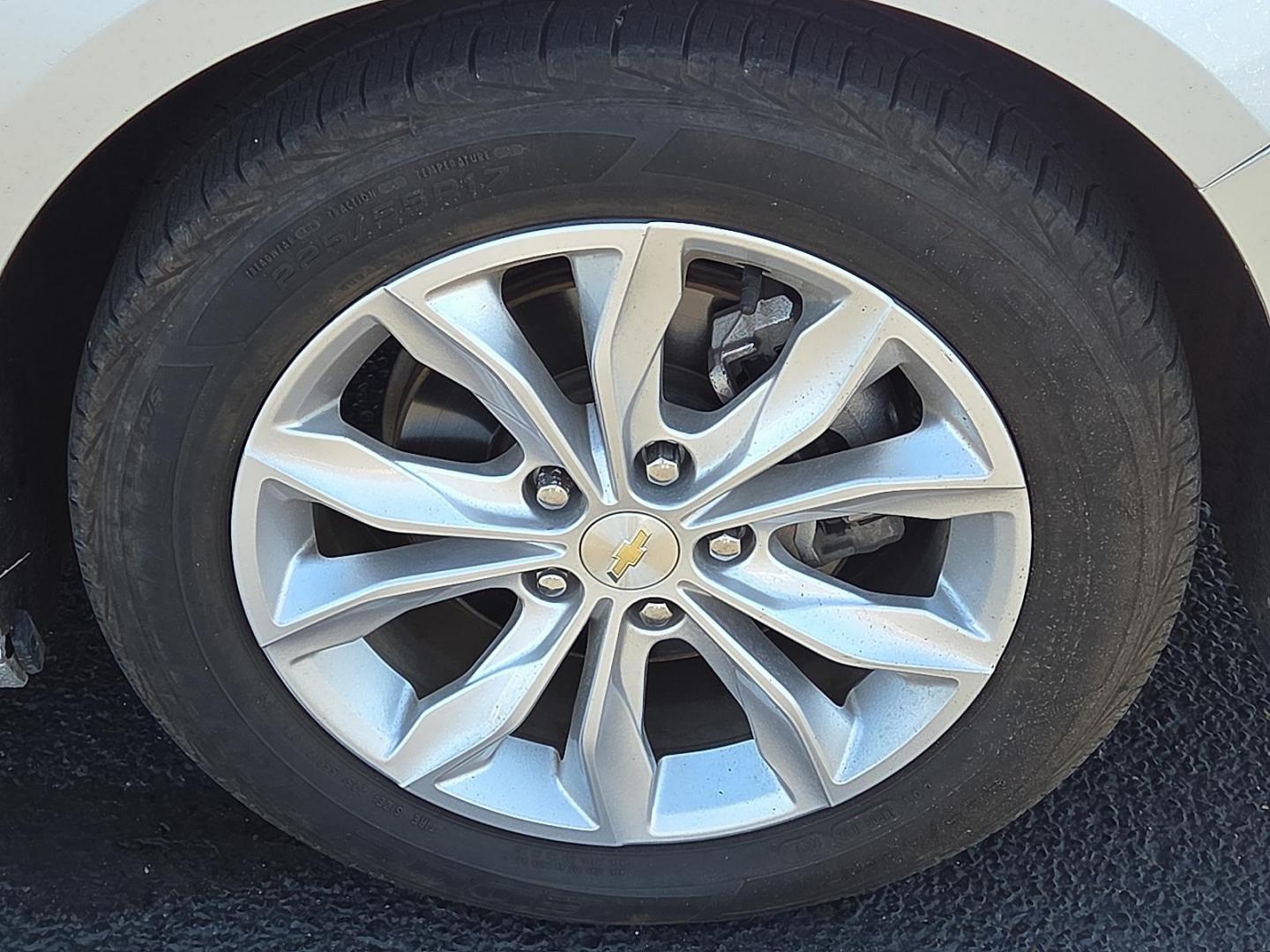 2021 Silver Ice Metallic - GAN /Jet Black - H1T Chevrolet Malibu FWD LT (1G1ZD5ST1MF) with an ECOTEC 1.5L I-4 gasoline direct injection, DOHC, VVT variable valve control, intercooled turbo, regular unleaded, engine with 160HP engine, located at 4711 Ave Q, Lubbock, TX, 79412, (806) 687-2362, 33.551304, -101.855293 - Photo#9