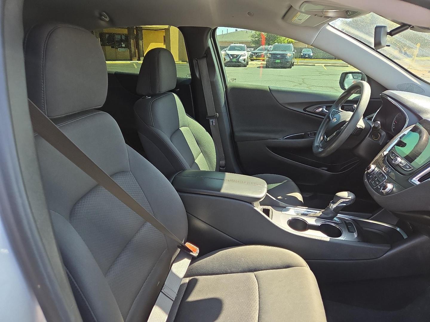 2021 Silver Ice Metallic - GAN /Jet Black - H1T Chevrolet Malibu FWD LT (1G1ZD5ST1MF) with an ECOTEC 1.5L I-4 gasoline direct injection, DOHC, VVT variable valve control, intercooled turbo, regular unleaded, engine with 160HP engine, located at 4711 Ave Q, Lubbock, TX, 79412, (806) 687-2362, 33.551304, -101.855293 - Photo#12