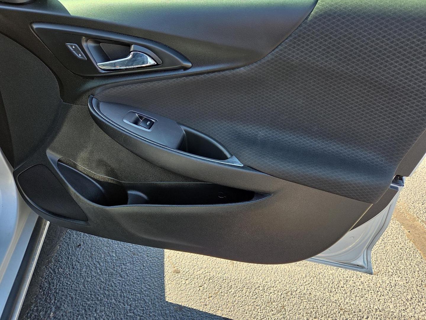 2021 Silver Ice Metallic - GAN /Jet Black - H1T Chevrolet Malibu FWD LT (1G1ZD5ST1MF) with an ECOTEC 1.5L I-4 gasoline direct injection, DOHC, VVT variable valve control, intercooled turbo, regular unleaded, engine with 160HP engine, located at 4711 Ave Q, Lubbock, TX, 79412, (806) 687-2362, 33.551304, -101.855293 - Photo#13