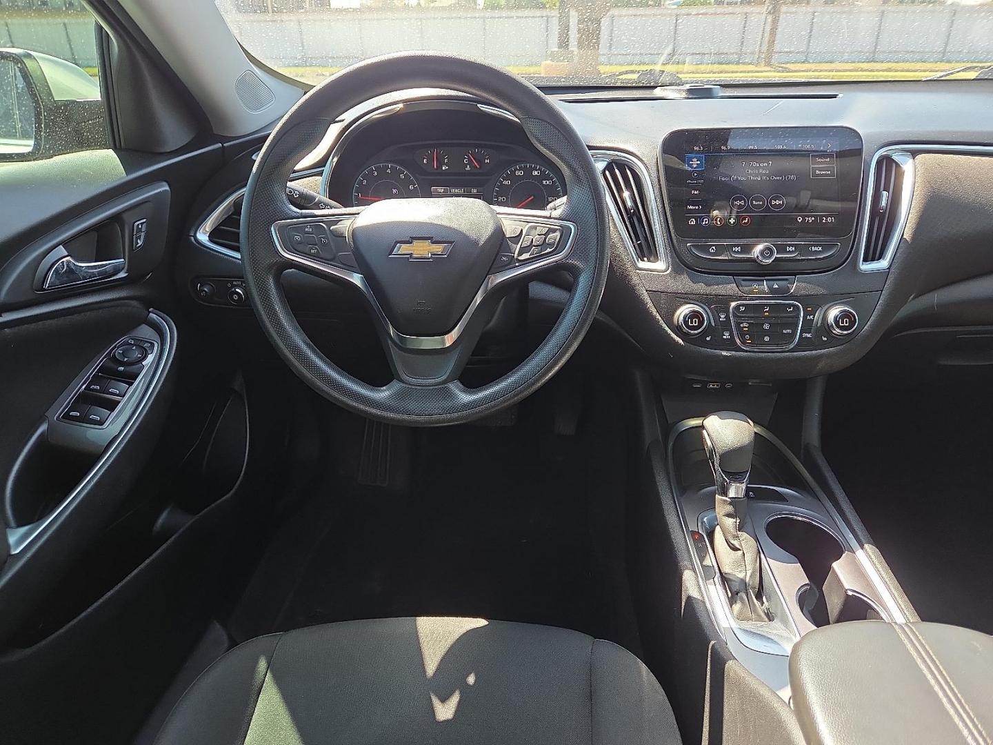 2021 Silver Ice Metallic - GAN /Jet Black - H1T Chevrolet Malibu FWD LT (1G1ZD5ST1MF) with an ECOTEC 1.5L I-4 gasoline direct injection, DOHC, VVT variable valve control, intercooled turbo, regular unleaded, engine with 160HP engine, located at 4711 Ave Q, Lubbock, TX, 79412, (806) 687-2362, 33.551304, -101.855293 - Photo#18