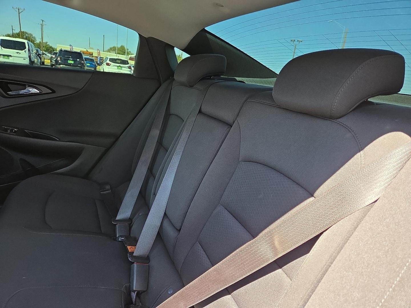 2021 Silver Ice Metallic - GAN /Jet Black - H1T Chevrolet Malibu FWD LT (1G1ZD5ST1MF) with an ECOTEC 1.5L I-4 gasoline direct injection, DOHC, VVT variable valve control, intercooled turbo, regular unleaded, engine with 160HP engine, located at 4711 Ave Q, Lubbock, TX, 79412, (806) 687-2362, 33.551304, -101.855293 - Photo#19