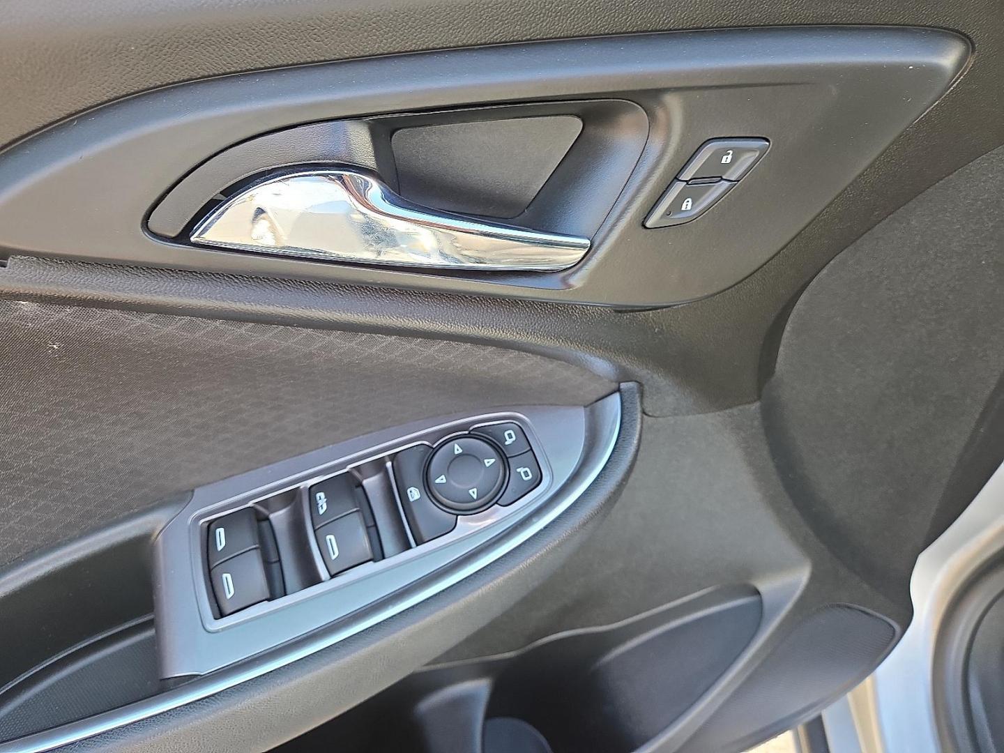 2021 Silver Ice Metallic - GAN /Jet Black - H1T Chevrolet Malibu FWD LT (1G1ZD5ST1MF) with an ECOTEC 1.5L I-4 gasoline direct injection, DOHC, VVT variable valve control, intercooled turbo, regular unleaded, engine with 160HP engine, located at 4711 Ave Q, Lubbock, TX, 79412, (806) 687-2362, 33.551304, -101.855293 - Photo#21