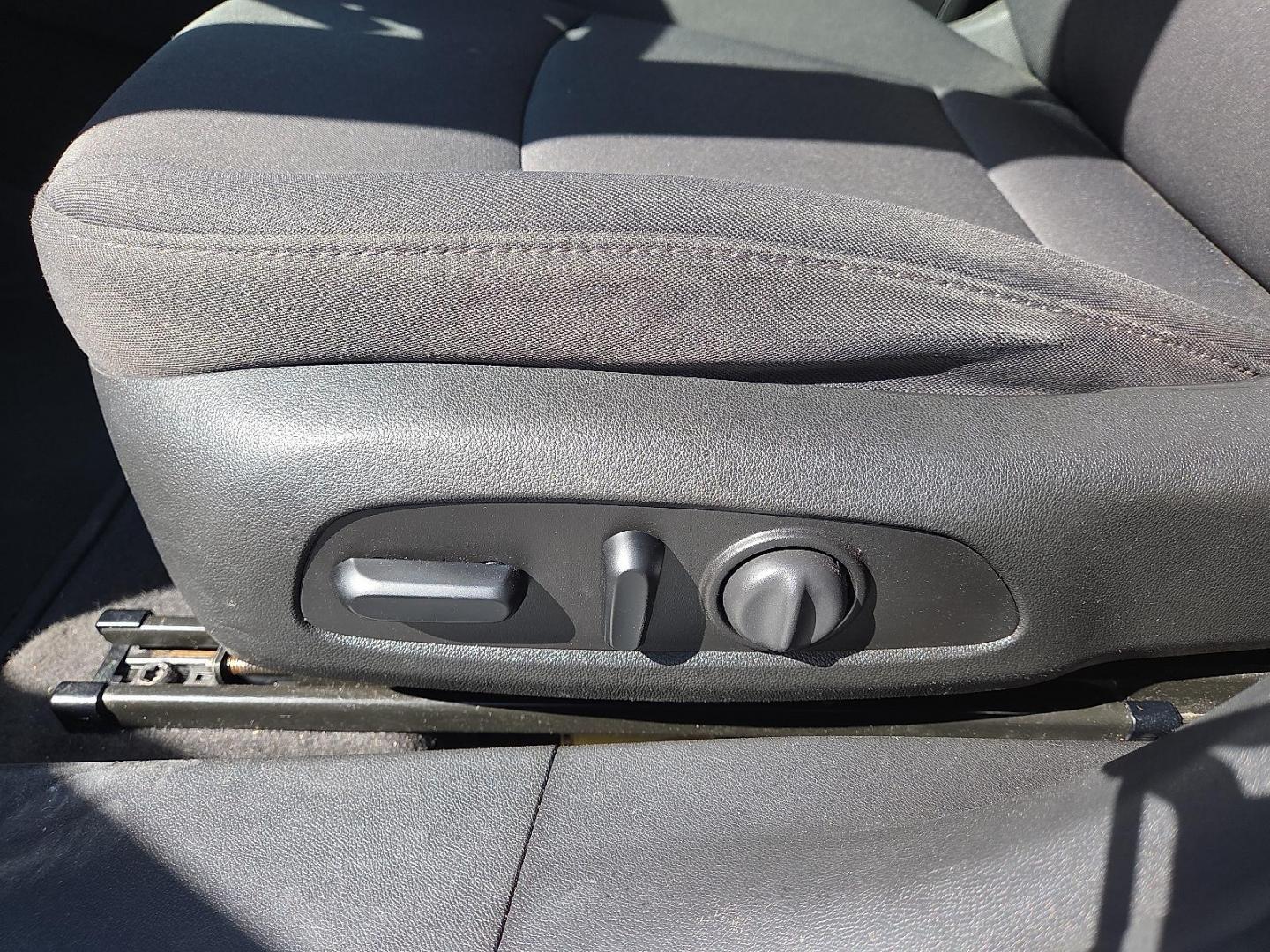 2021 Silver Ice Metallic - GAN /Jet Black - H1T Chevrolet Malibu FWD LT (1G1ZD5ST1MF) with an ECOTEC 1.5L I-4 gasoline direct injection, DOHC, VVT variable valve control, intercooled turbo, regular unleaded, engine with 160HP engine, located at 4711 Ave Q, Lubbock, TX, 79412, (806) 687-2362, 33.551304, -101.855293 - Photo#22