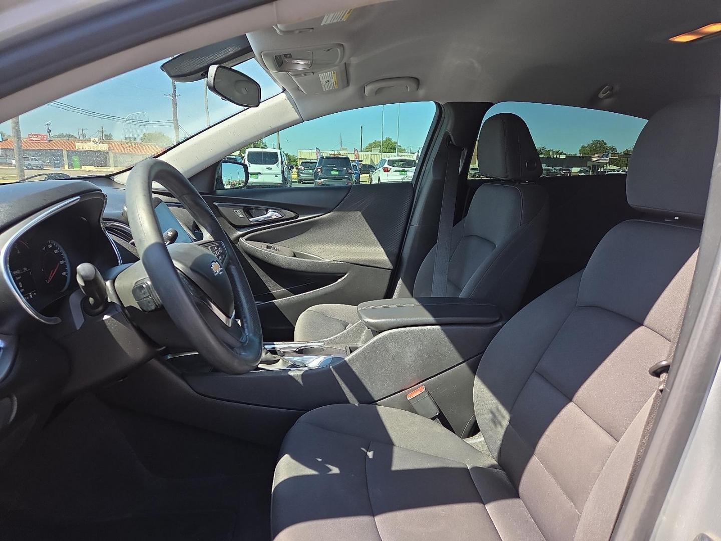 2021 Silver Ice Metallic - GAN /Jet Black - H1T Chevrolet Malibu FWD LT (1G1ZD5ST1MF) with an ECOTEC 1.5L I-4 gasoline direct injection, DOHC, VVT variable valve control, intercooled turbo, regular unleaded, engine with 160HP engine, located at 4711 Ave Q, Lubbock, TX, 79412, (806) 687-2362, 33.551304, -101.855293 - Photo#23