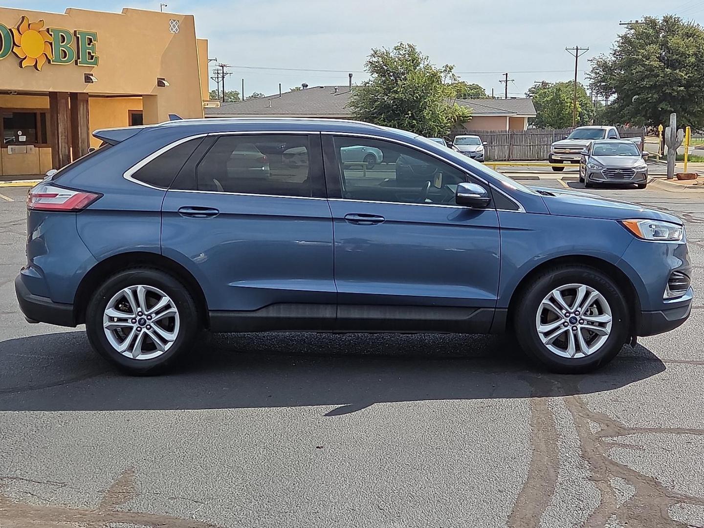 2019 Blue Metallic - FT /Dune - VD Ford Edge SEL (2FMPK3J91KB) with an EcoBoost 2L I-4 gasoline direct injection, DOHC, variable valve control, intercooled turbo, premium unleaded, engine with 250HP engine, located at 4711 Ave Q, Lubbock, TX, 79412, (806) 687-2362, 33.551304, -101.855293 - Photo#5