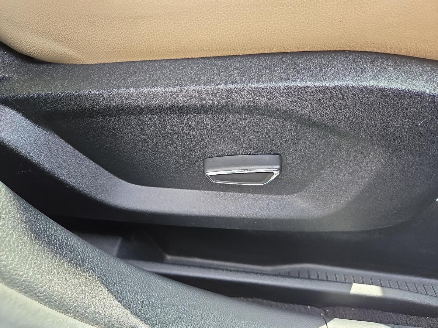 2019 Blue Metallic - FT /Dune - VD Ford Edge SEL (2FMPK3J91KB) with an EcoBoost 2L I-4 gasoline direct injection, DOHC, variable valve control, intercooled turbo, premium unleaded, engine with 250HP engine, located at 4711 Ave Q, Lubbock, TX, 79412, (806) 687-2362, 33.551304, -101.855293 - Photo#12