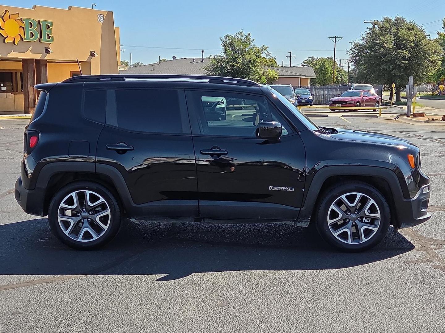 2018 Black /Black - X9 Jeep Renegade Latitude FWD (ZACCJABB9JP) with an Tigershark MultiAir 2.4L I-4 variable valve control, regular unleaded, engine with 180HP engine, located at 4711 Ave Q, Lubbock, TX, 79412, (806) 687-2362, 33.551304, -101.855293 - Photo#5
