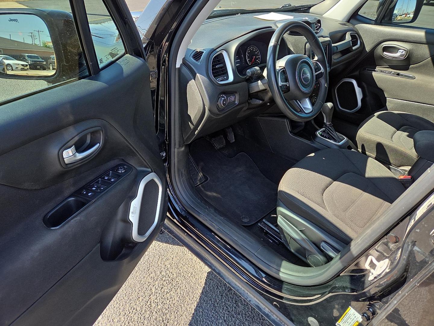 2018 Black /Black - X9 Jeep Renegade Latitude FWD (ZACCJABB9JP) with an Tigershark MultiAir 2.4L I-4 variable valve control, regular unleaded, engine with 180HP engine, located at 4711 Ave Q, Lubbock, TX, 79412, (806) 687-2362, 33.551304, -101.855293 - Photo#19