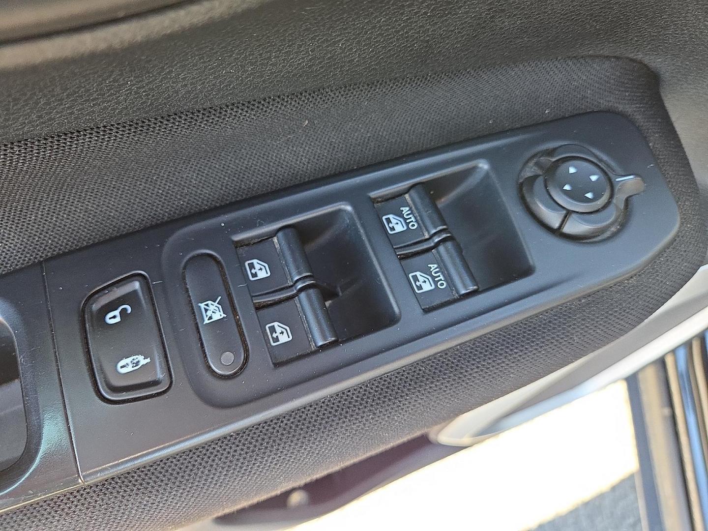 2018 Black /Black - X9 Jeep Renegade Latitude FWD (ZACCJABB9JP) with an Tigershark MultiAir 2.4L I-4 variable valve control, regular unleaded, engine with 180HP engine, located at 4711 Ave Q, Lubbock, TX, 79412, (806) 687-2362, 33.551304, -101.855293 - Photo#20