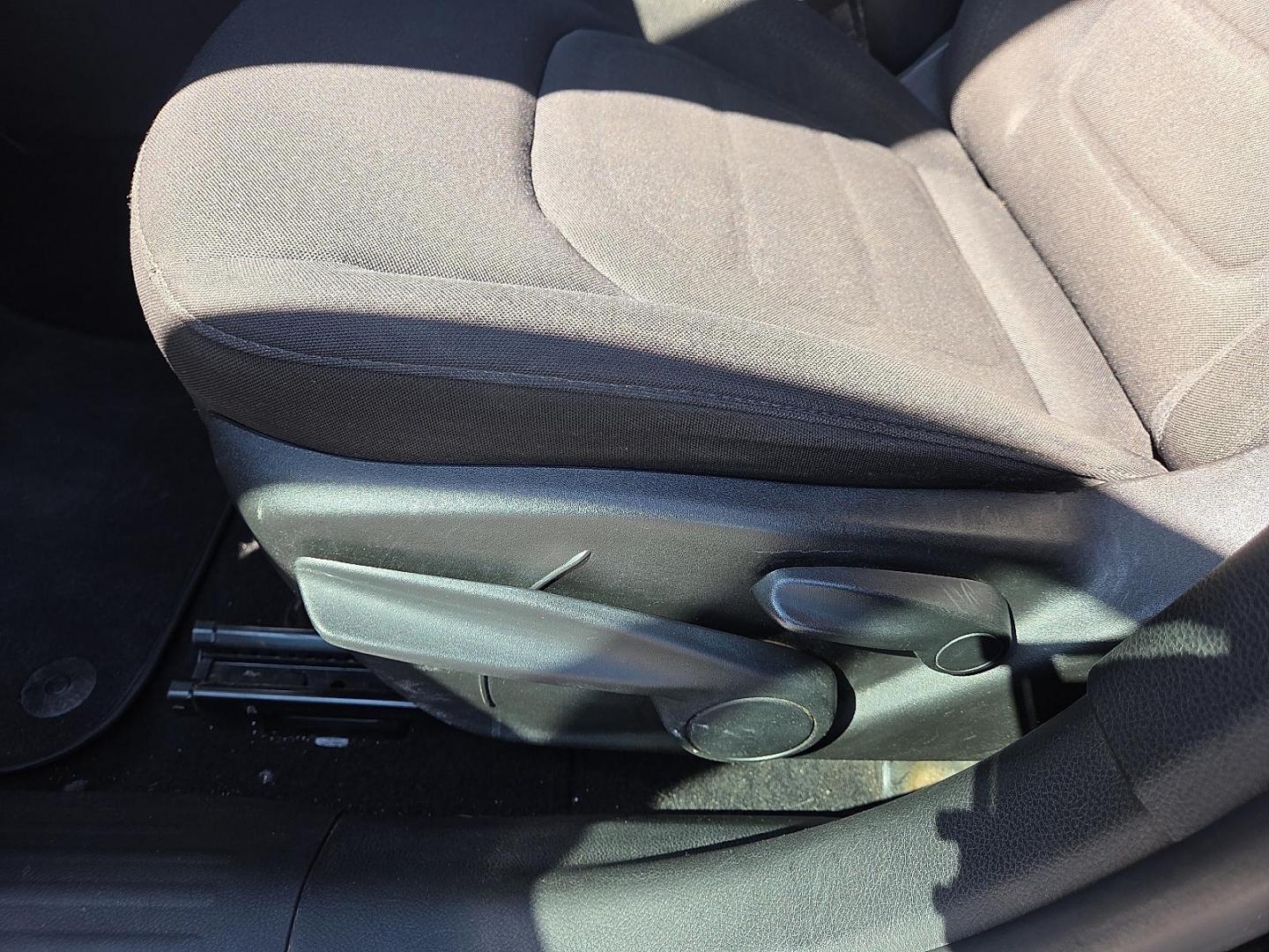 2018 Black /Black - X9 Jeep Renegade Latitude FWD (ZACCJABB9JP) with an Tigershark MultiAir 2.4L I-4 variable valve control, regular unleaded, engine with 180HP engine, located at 4711 Ave Q, Lubbock, TX, 79412, (806) 687-2362, 33.551304, -101.855293 - Photo#21