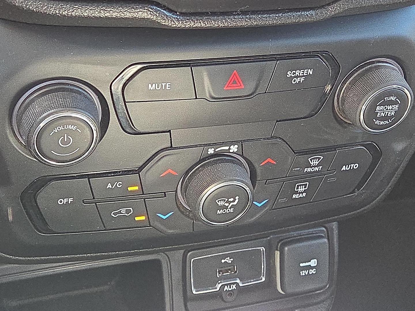 2018 Black /Black - X9 Jeep Renegade Latitude FWD (ZACCJABB9JP) with an Tigershark MultiAir 2.4L I-4 variable valve control, regular unleaded, engine with 180HP engine, located at 4711 Ave Q, Lubbock, TX, 79412, (806) 687-2362, 33.551304, -101.855293 - Photo#28