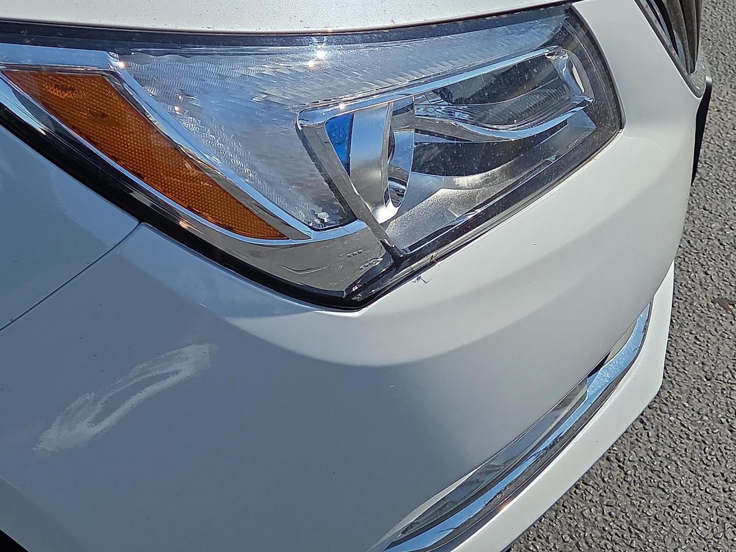 2015 White Frost Tricoat - G1W /Light Neutral/Cocoa Accents - H1V Buick LaCrosse Leather (1G4GB5G32FF) with an 3.6L V-6 gasoline direct injection, DOHC, variable valve control, regular unleaded, engine with 304HP engine, located at 4711 Ave Q, Lubbock, TX, 79412, (806) 687-2362, 33.551304, -101.855293 - Photo#8