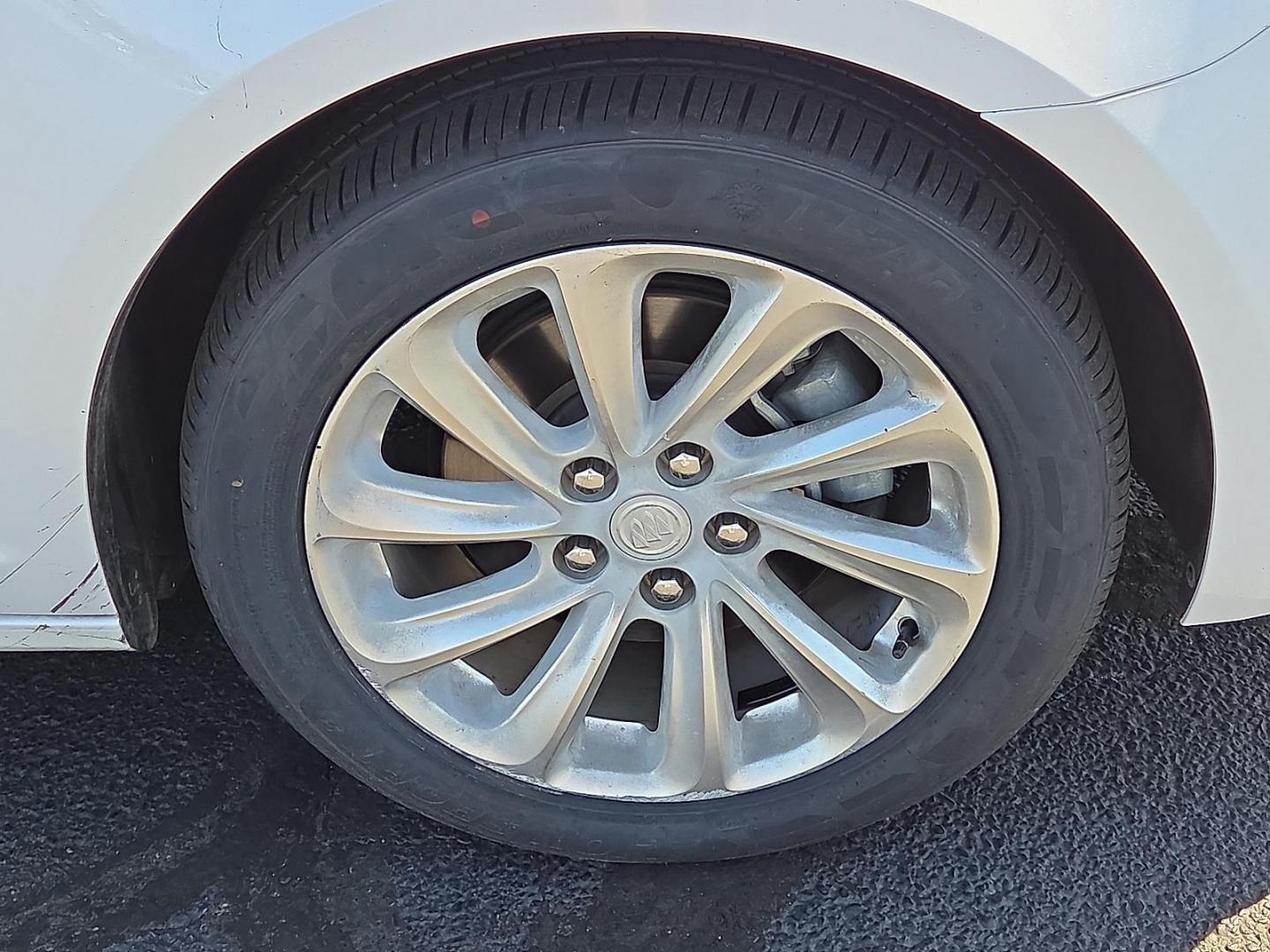 2015 White Frost Tricoat - G1W /Light Neutral/Cocoa Accents - H1V Buick LaCrosse Leather (1G4GB5G32FF) with an 3.6L V-6 gasoline direct injection, DOHC, variable valve control, regular unleaded, engine with 304HP engine, located at 4711 Ave Q, Lubbock, TX, 79412, (806) 687-2362, 33.551304, -101.855293 - Photo#9