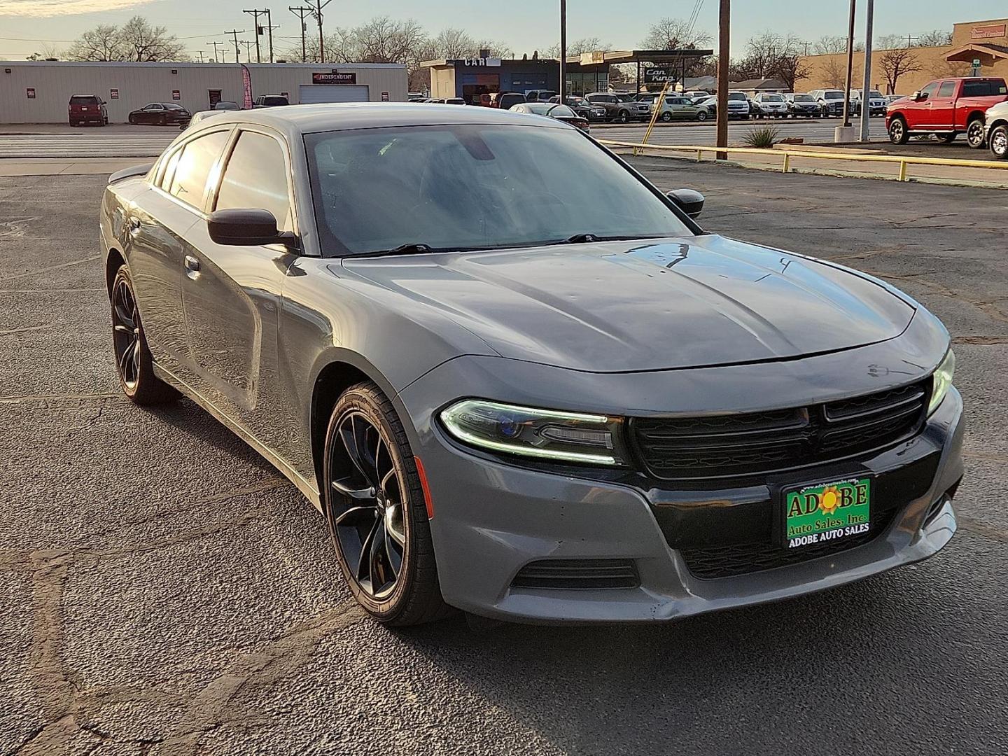2018 GRAY Dodge Charger SXT RWD (2C3CDXBG3JH) with an Pentastar 3.6L V-6 DOHC, variable valve control, regular unleaded, engine with 292HP engine, located at 4711 Ave Q, Lubbock, TX, 79412, (806) 687-2362, 33.551304, -101.855293 - Photo#5