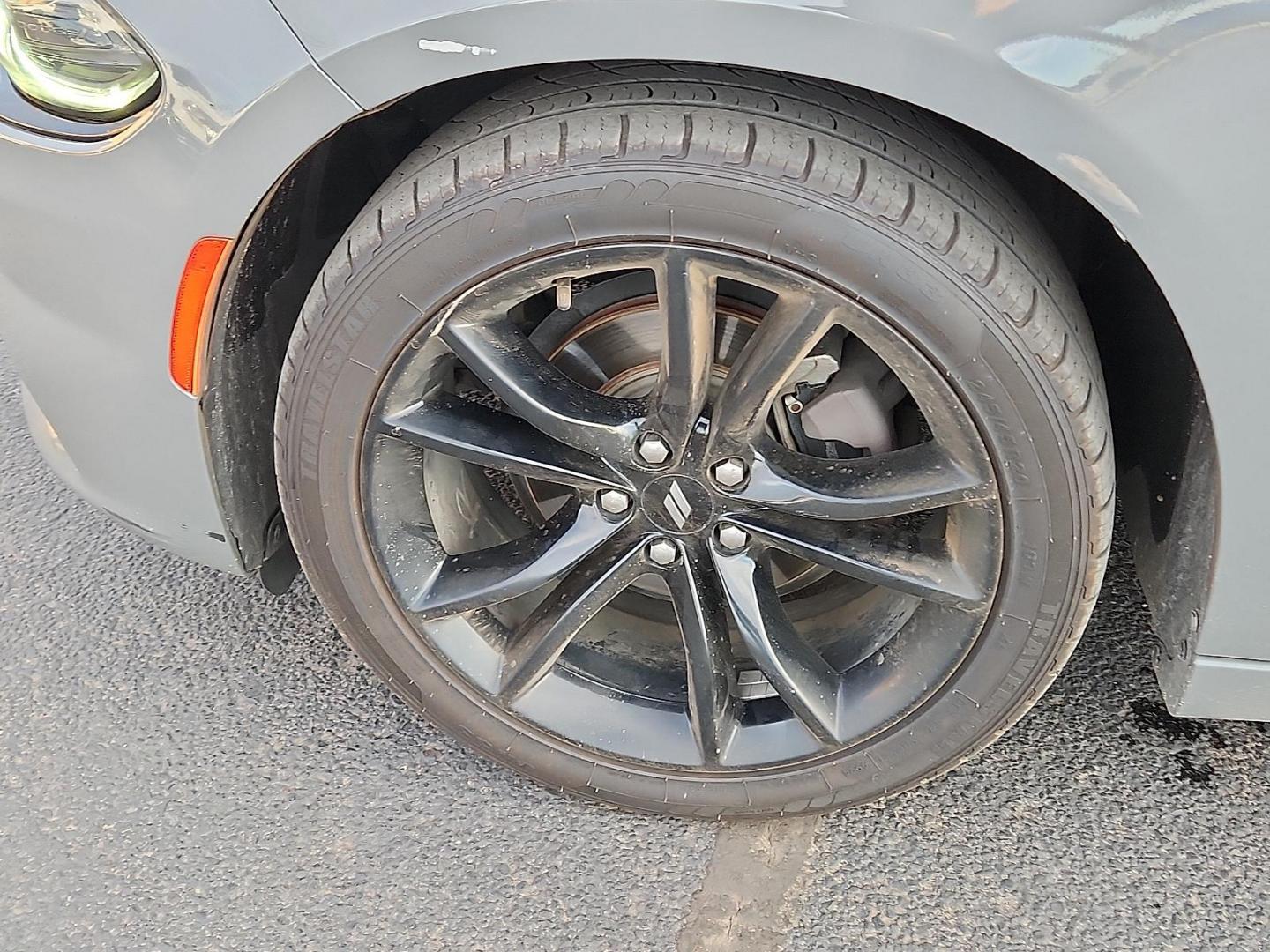 2018 GRAY Dodge Charger SXT RWD (2C3CDXBG3JH) with an Pentastar 3.6L V-6 DOHC, variable valve control, regular unleaded, engine with 292HP engine, located at 4711 Ave Q, Lubbock, TX, 79412, (806) 687-2362, 33.551304, -101.855293 - Photo#6