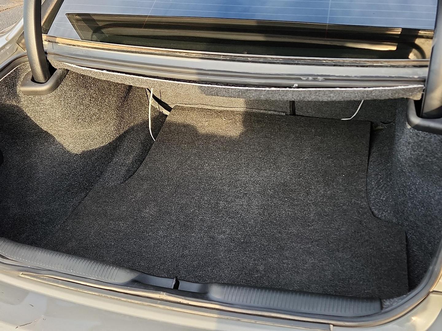 2018 GRAY Dodge Charger SXT RWD (2C3CDXBG3JH) with an Pentastar 3.6L V-6 DOHC, variable valve control, regular unleaded, engine with 292HP engine, located at 4711 Ave Q, Lubbock, TX, 79412, (806) 687-2362, 33.551304, -101.855293 - Photo#7