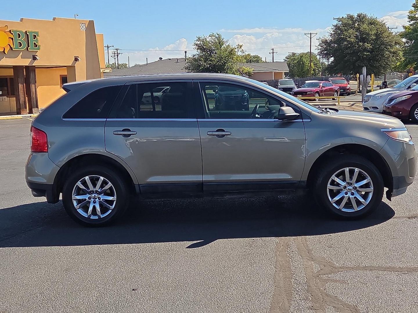 2014 Sunset Metallic - D7 /Medium Light Stone - GL Ford Edge Limited (2FMDK3KC1EB) with an 3.5L V-6 DOHC, variable valve control, regular unleaded, engine with 285HP engine, located at 4711 Ave Q, Lubbock, TX, 79412, (806) 687-2362, 33.551304, -101.855293 - Photo#5