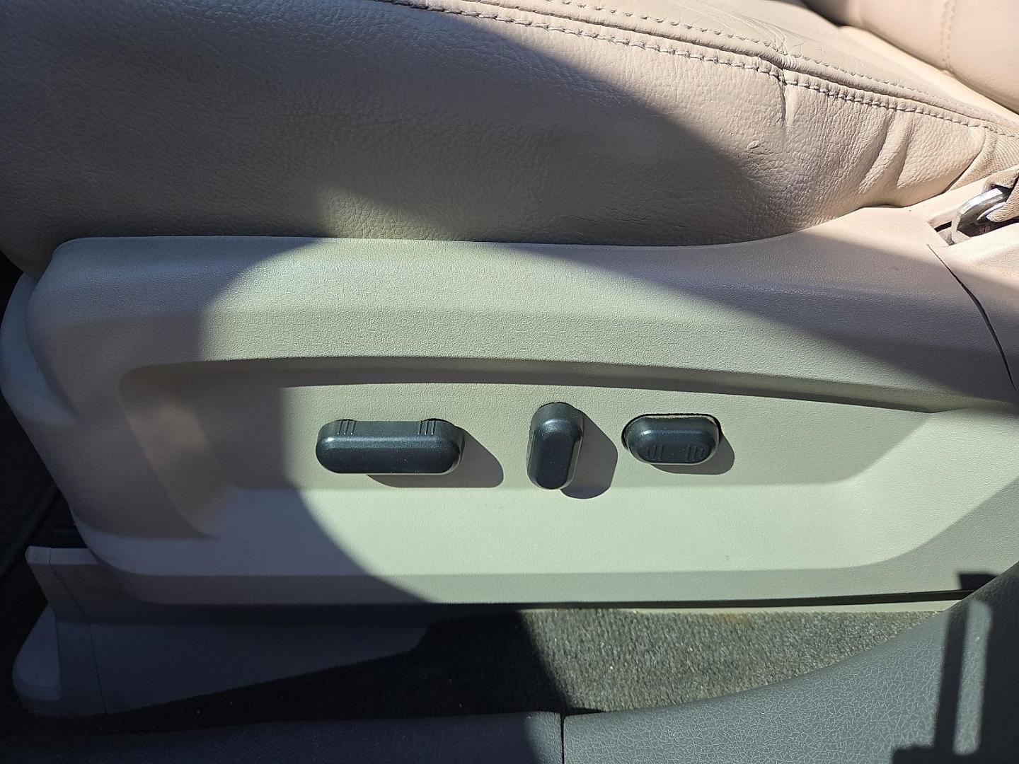 2014 Sunset Metallic - D7 /Medium Light Stone - GL Ford Edge Limited (2FMDK3KC1EB) with an 3.5L V-6 DOHC, variable valve control, regular unleaded, engine with 285HP engine, located at 4711 Ave Q, Lubbock, TX, 79412, (806) 687-2362, 33.551304, -101.855293 - Photo#22