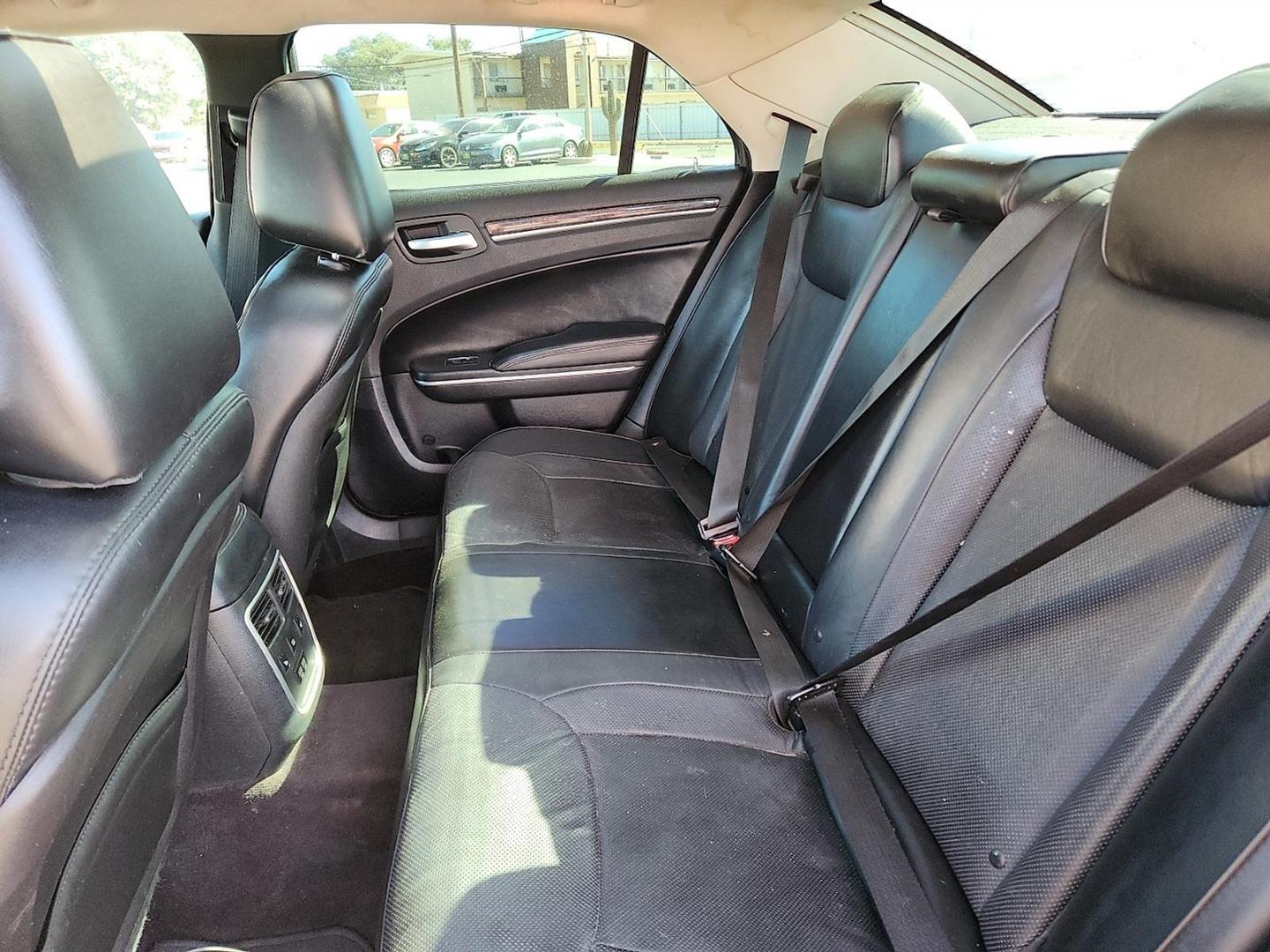 2017 GRAY Chrysler 300C AWD (2C3CCAKG6HH) with an Pentastar 3.6L V-6 DOHC, variable valve control, regular unleaded, engine with 292HP engine, located at 4711 Ave Q, Lubbock, TX, 79412, (806) 687-2362, 33.551304, -101.855293 - Photo#8