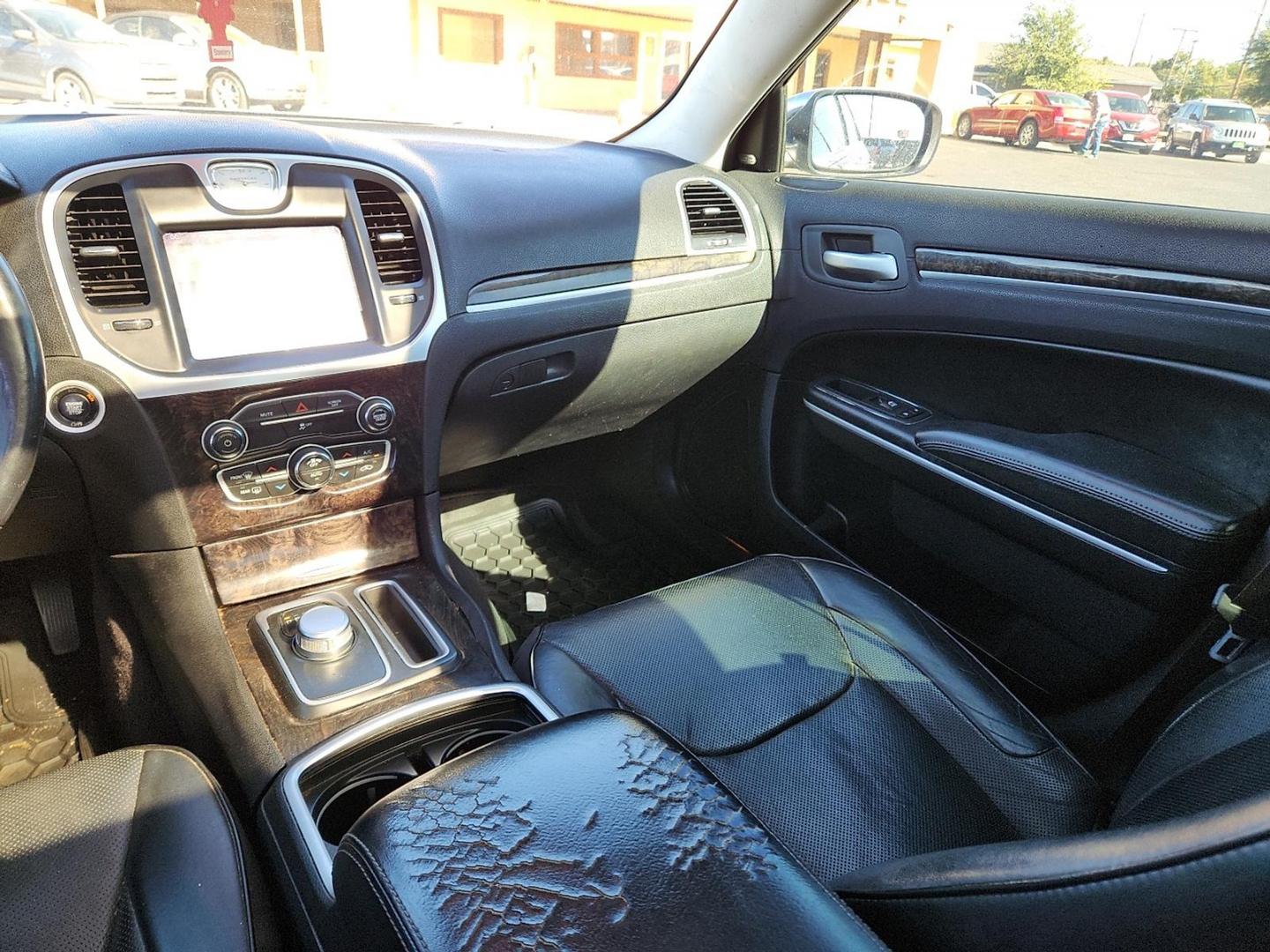 2017 GRAY Chrysler 300C AWD (2C3CCAKG6HH) with an Pentastar 3.6L V-6 DOHC, variable valve control, regular unleaded, engine with 292HP engine, located at 4711 Ave Q, Lubbock, TX, 79412, (806) 687-2362, 33.551304, -101.855293 - Photo#11