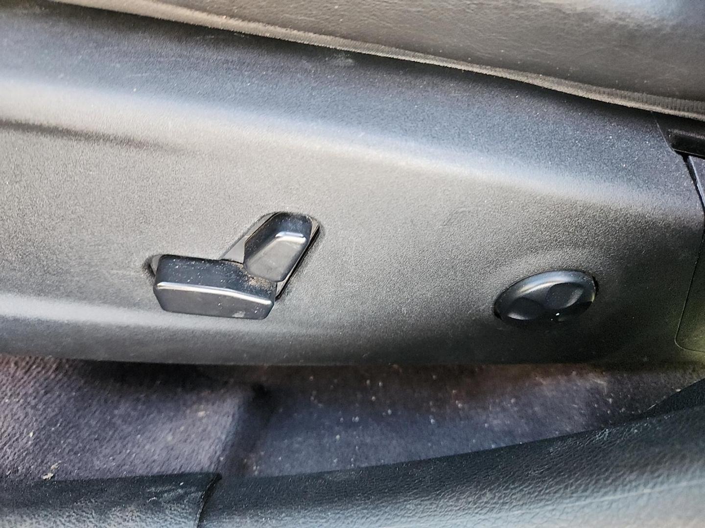 2017 GRAY Chrysler 300C AWD (2C3CCAKG6HH) with an Pentastar 3.6L V-6 DOHC, variable valve control, regular unleaded, engine with 292HP engine, located at 4711 Ave Q, Lubbock, TX, 79412, (806) 687-2362, 33.551304, -101.855293 - Photo#13