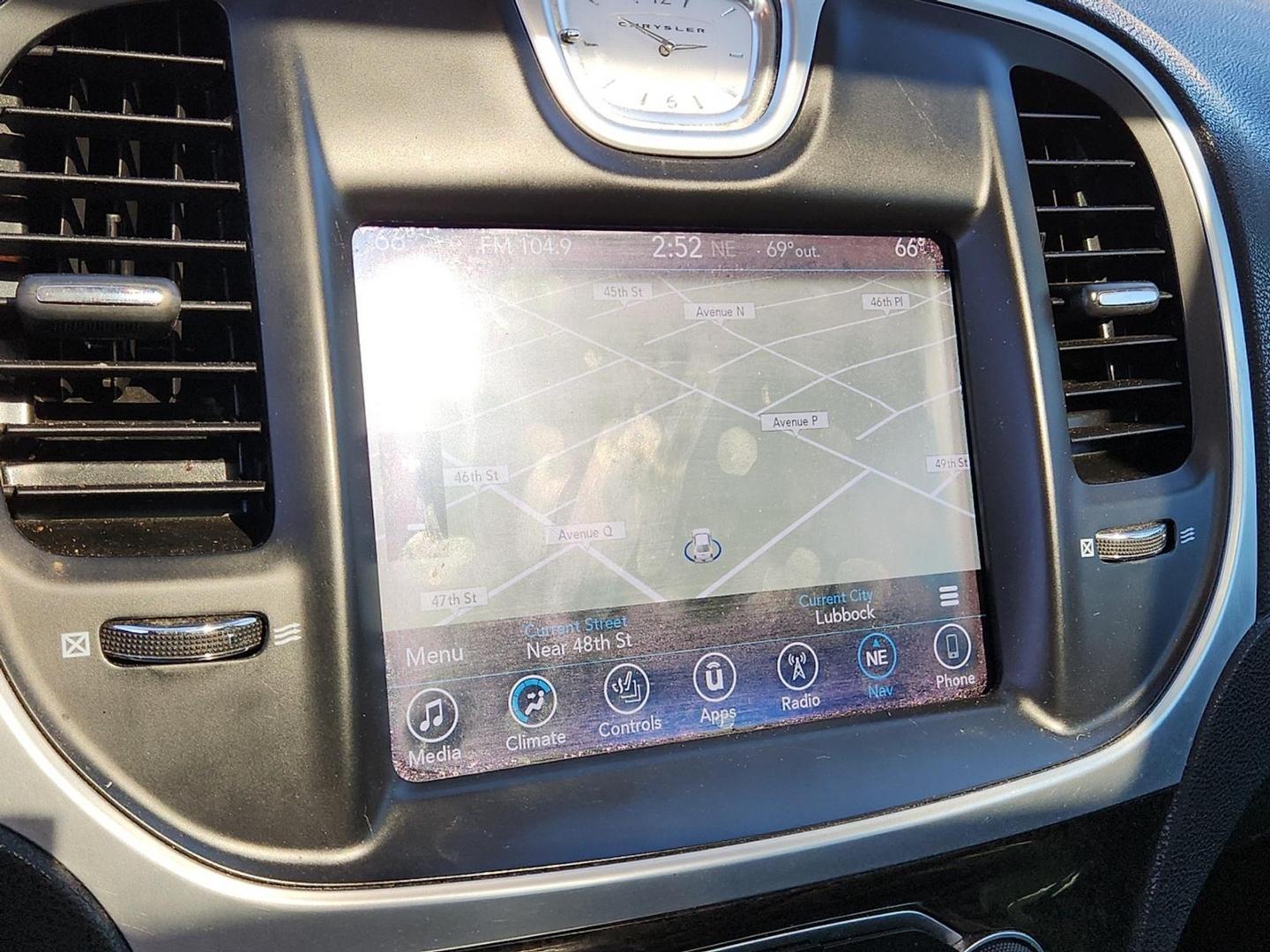 2017 GRAY Chrysler 300C AWD (2C3CCAKG6HH) with an Pentastar 3.6L V-6 DOHC, variable valve control, regular unleaded, engine with 292HP engine, located at 4711 Ave Q, Lubbock, TX, 79412, (806) 687-2362, 33.551304, -101.855293 - Photo#16