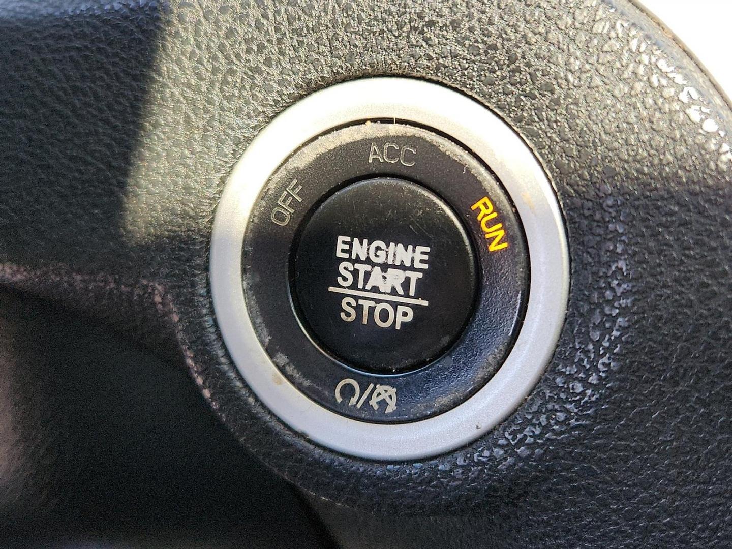 2017 GRAY Chrysler 300C AWD (2C3CCAKG6HH) with an Pentastar 3.6L V-6 DOHC, variable valve control, regular unleaded, engine with 292HP engine, located at 4711 Ave Q, Lubbock, TX, 79412, (806) 687-2362, 33.551304, -101.855293 - Photo#17