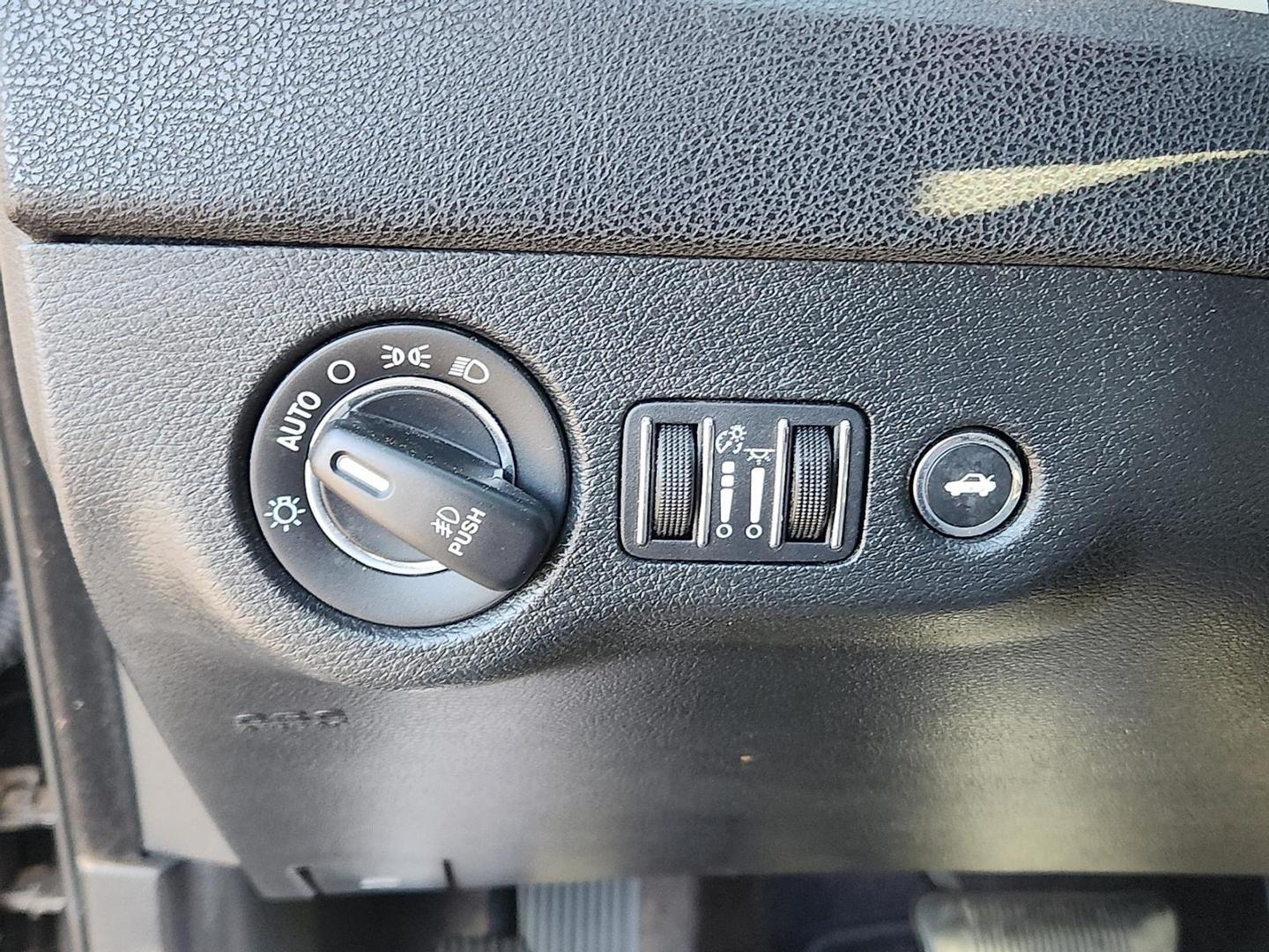 2017 GRAY Chrysler 300C AWD (2C3CCAKG6HH) with an Pentastar 3.6L V-6 DOHC, variable valve control, regular unleaded, engine with 292HP engine, located at 4711 Ave Q, Lubbock, TX, 79412, (806) 687-2362, 33.551304, -101.855293 - Photo#21