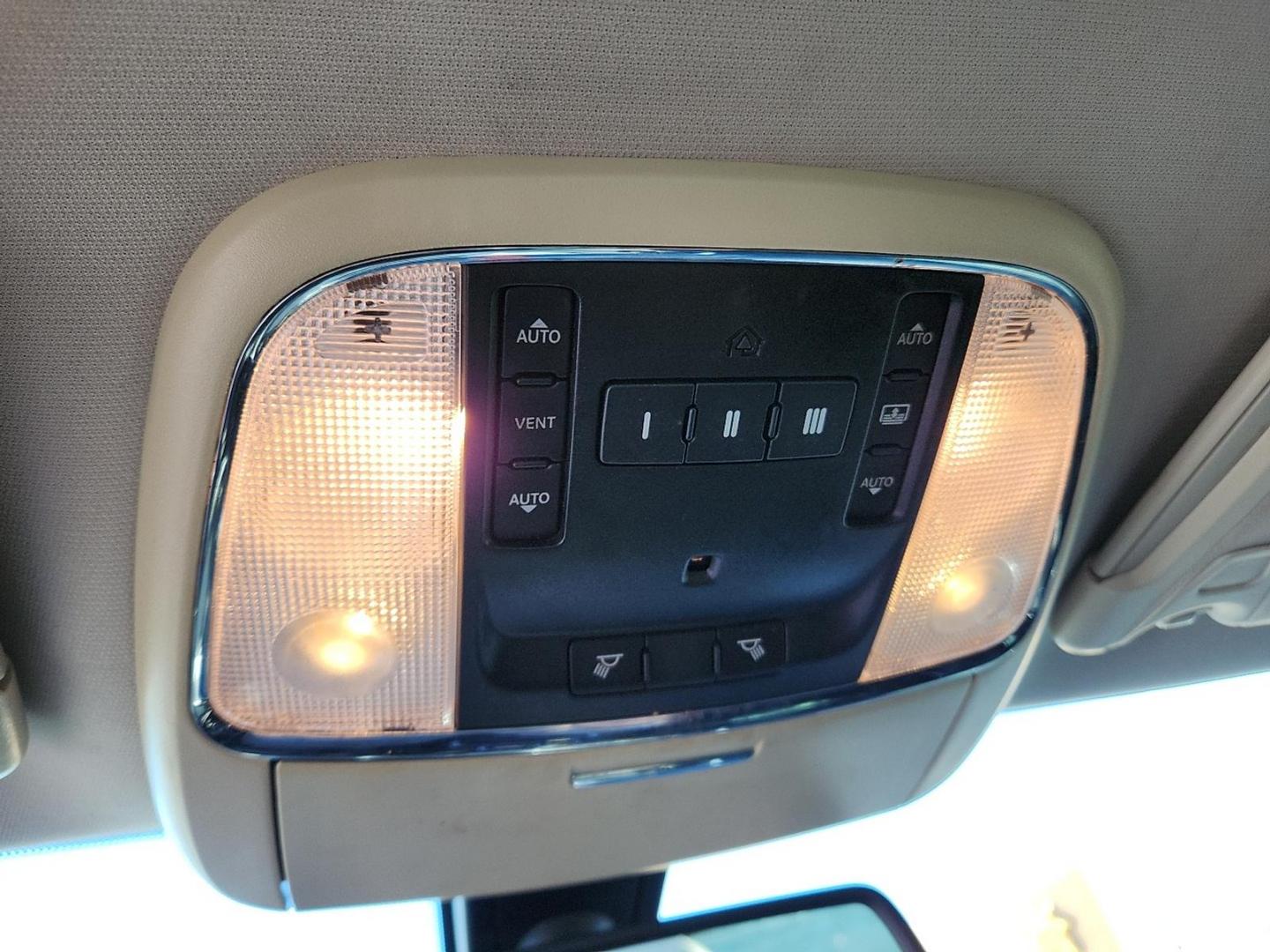 2017 GRAY Chrysler 300C AWD (2C3CCAKG6HH) with an Pentastar 3.6L V-6 DOHC, variable valve control, regular unleaded, engine with 292HP engine, located at 4711 Ave Q, Lubbock, TX, 79412, (806) 687-2362, 33.551304, -101.855293 - Photo#25