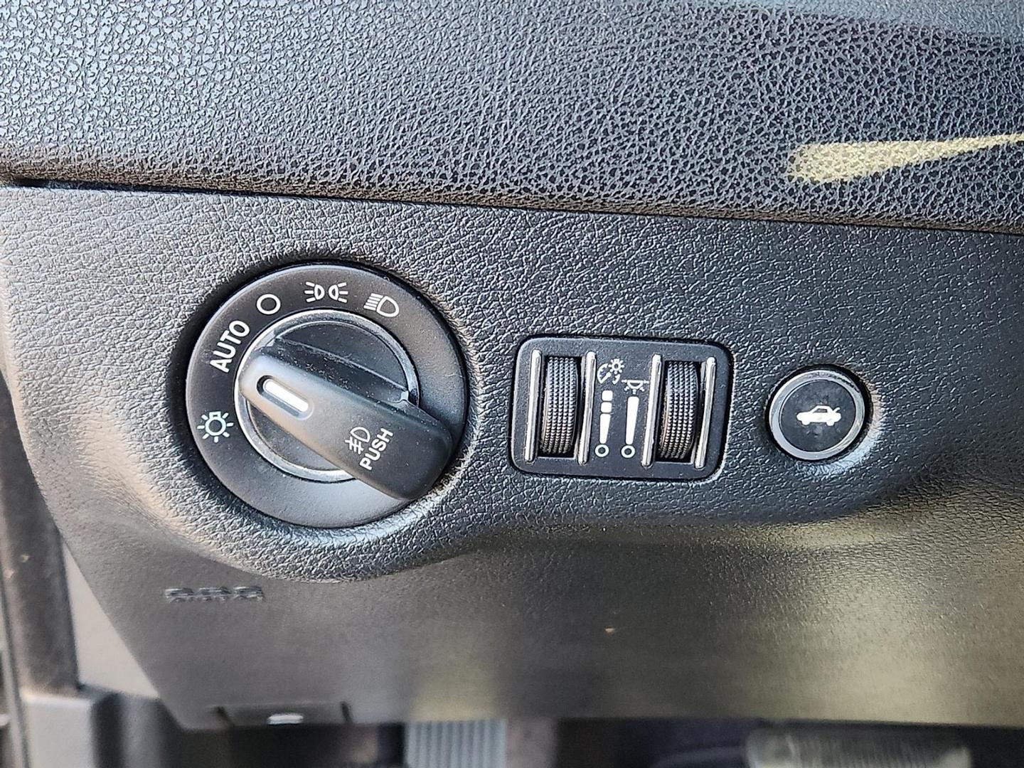 2017 GRAY Chrysler 300C AWD (2C3CCAKG6HH) with an Pentastar 3.6L V-6 DOHC, variable valve control, regular unleaded, engine with 292HP engine, located at 4711 Ave Q, Lubbock, TX, 79412, (806) 687-2362, 33.551304, -101.855293 - Photo#28